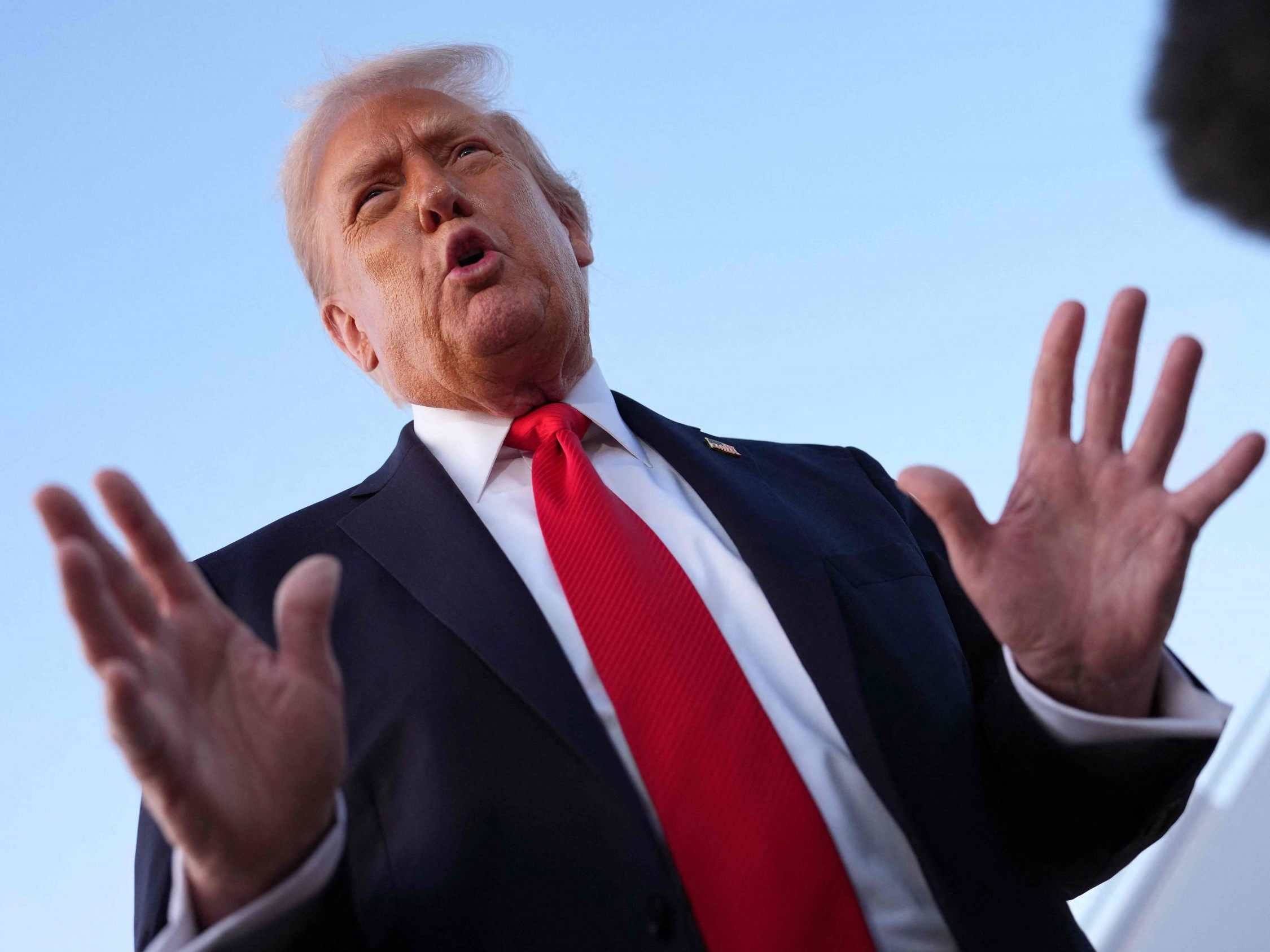 Trump kritisiert, dass die Kriminalitätsstatistik weiterhin häusliche Auseinandersetzungen beinhalte. Trump kritisiert, dass die Kriminalitätsstatistik weiterhin häusliche Auseinandersetzungen beinhalte.