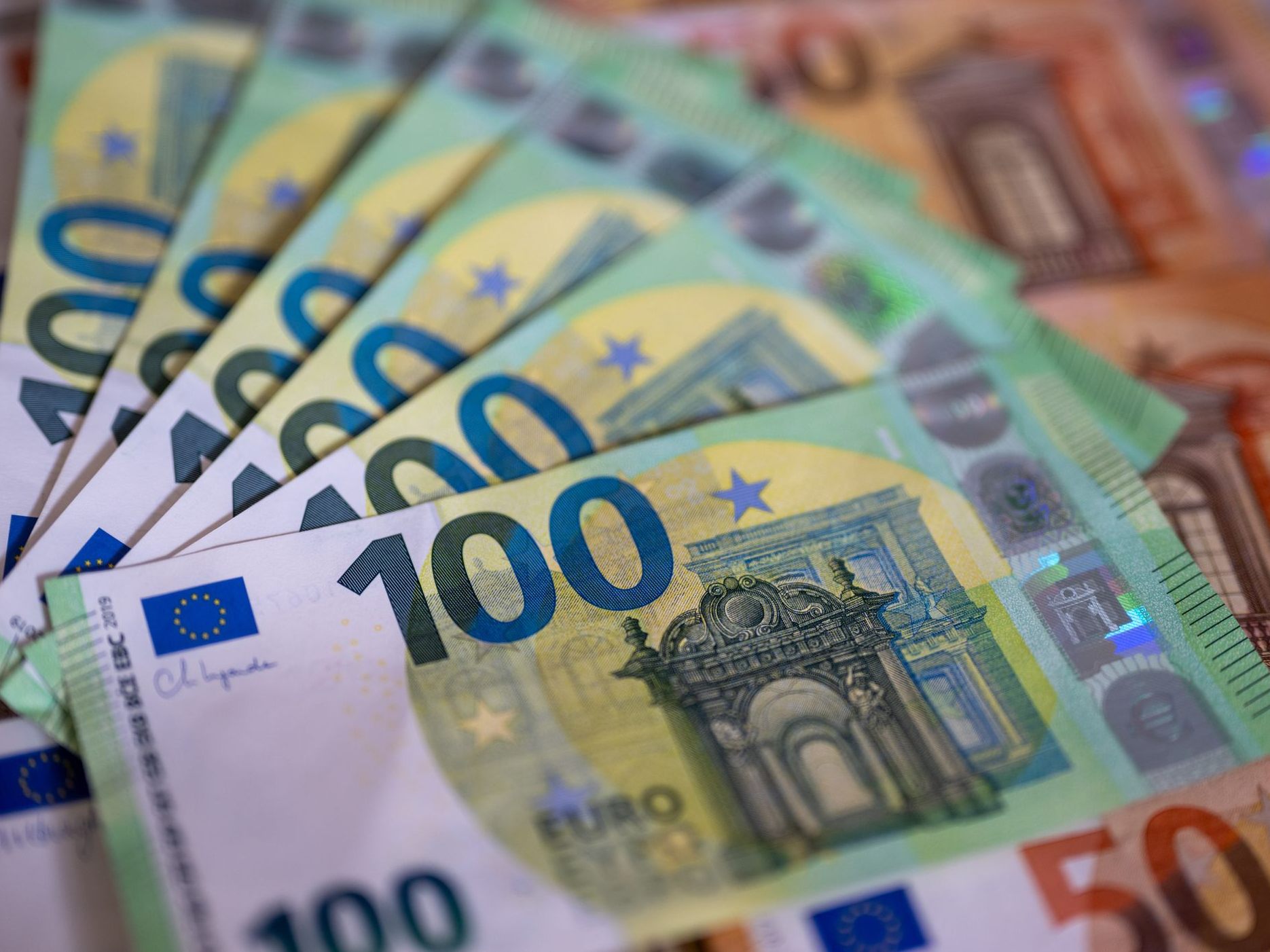Die Republik holt sich mit der zehnjährigen Anleihe 1,15 Mrd. Euro am Markt.