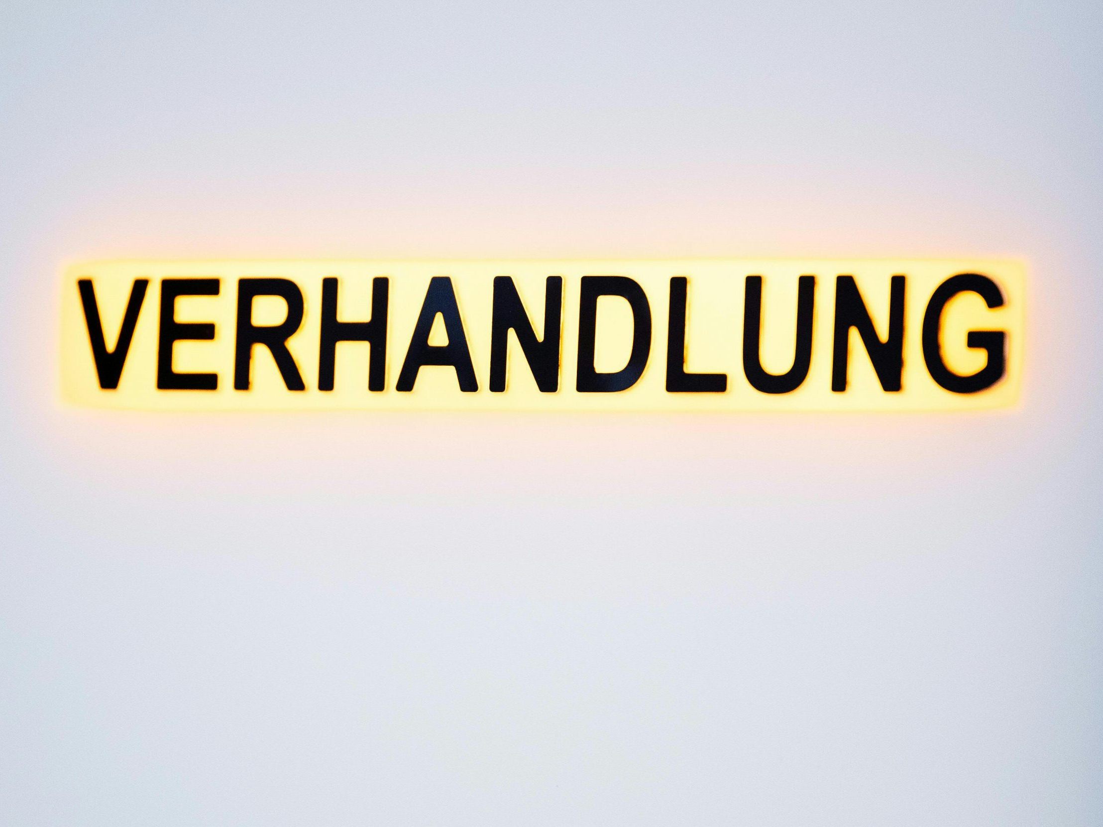 Ein junger IS-Propagandist wurde verurteilt. Ein junger IS-Propagandist wurde verurteilt.
