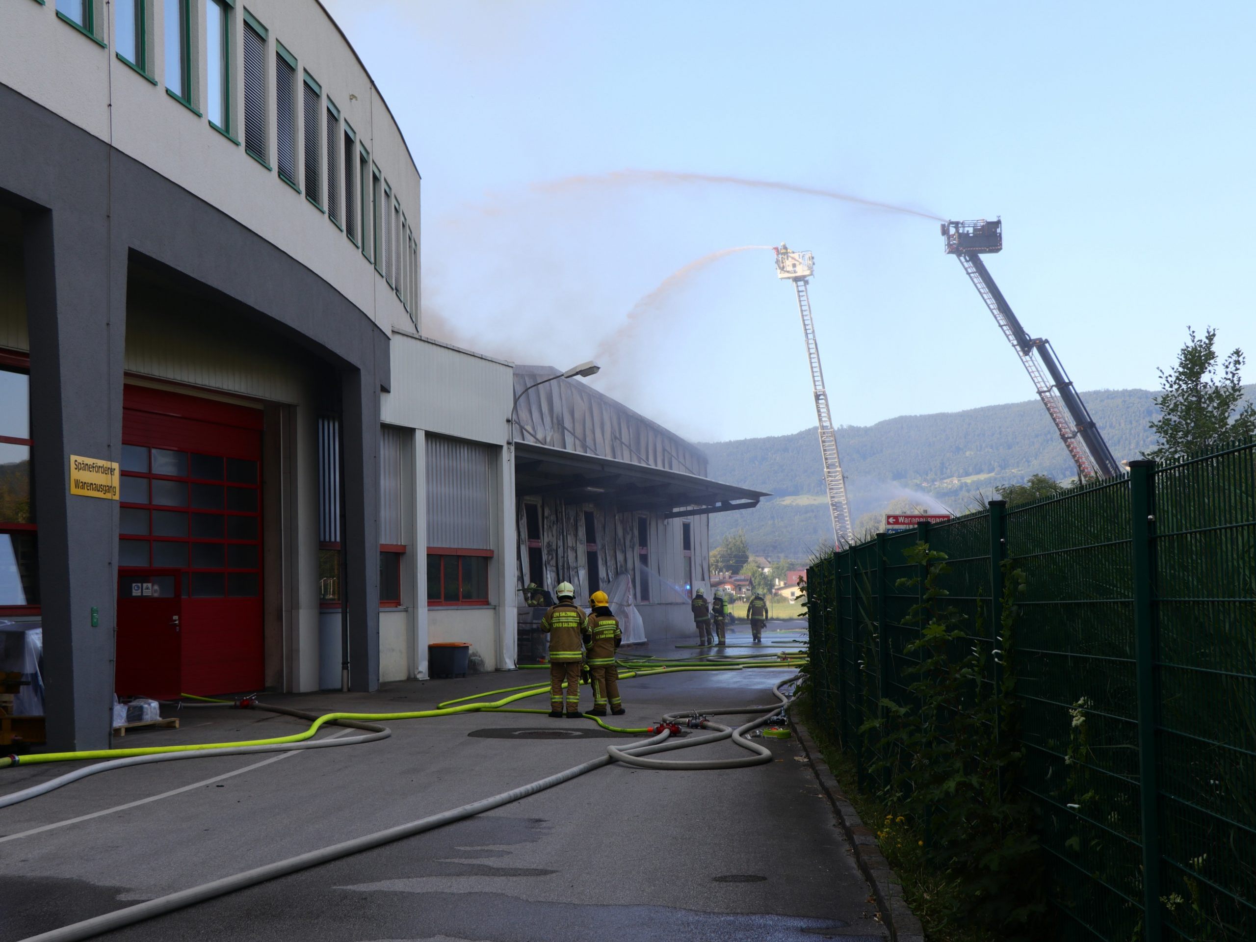 Der Lagerbestand war durch das Feuer großteils zerstört worden.