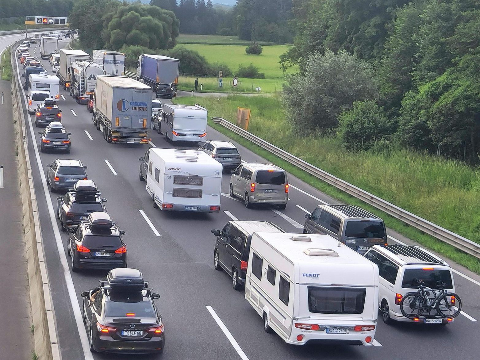 "Der große Showdown im Reiseverkehr 2025" steht laut ARBÖ bevor.