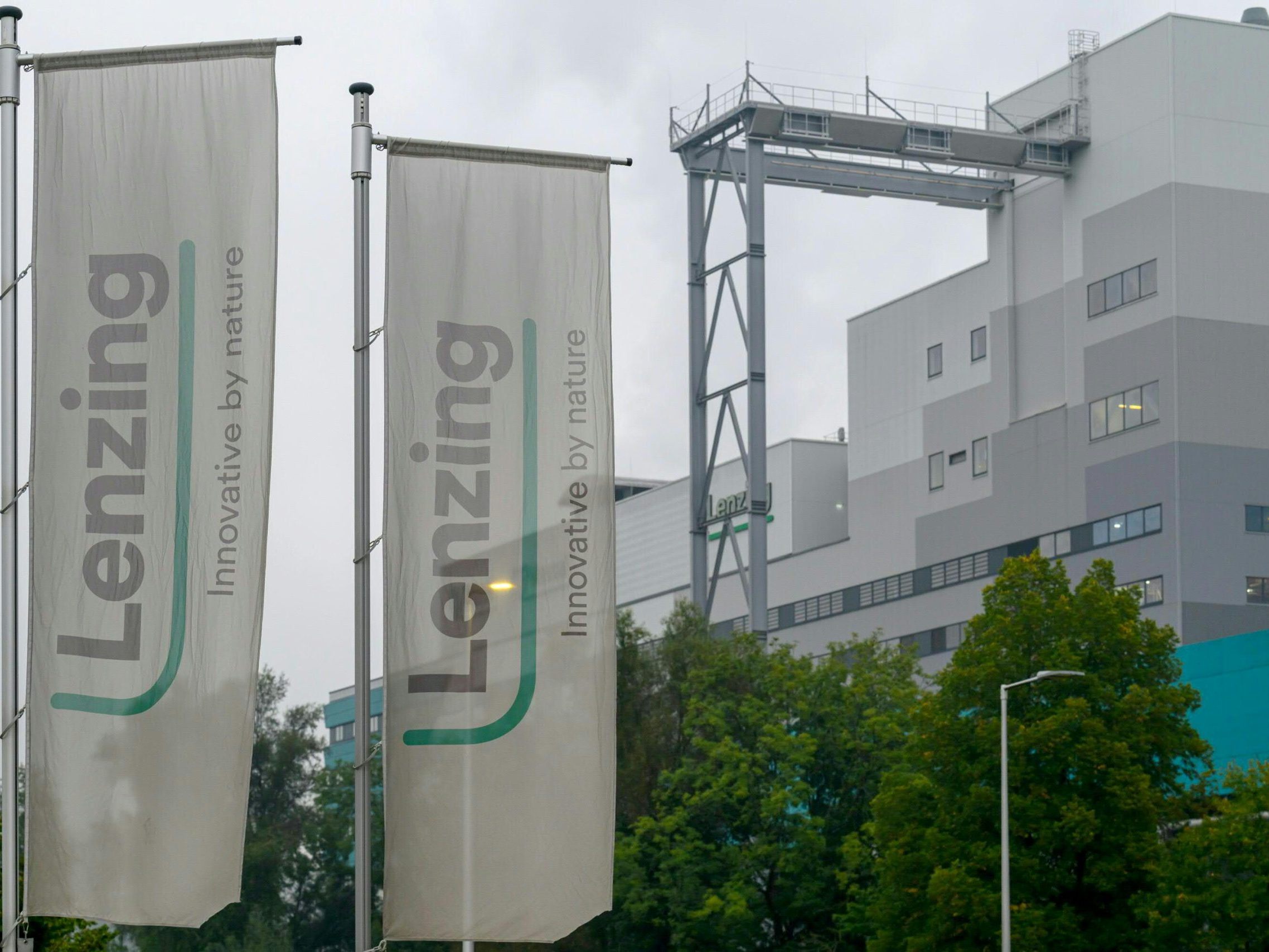 Mit dem Jobabbau erwartet Lenzing Einsparungen in Millionen-Höhe.
