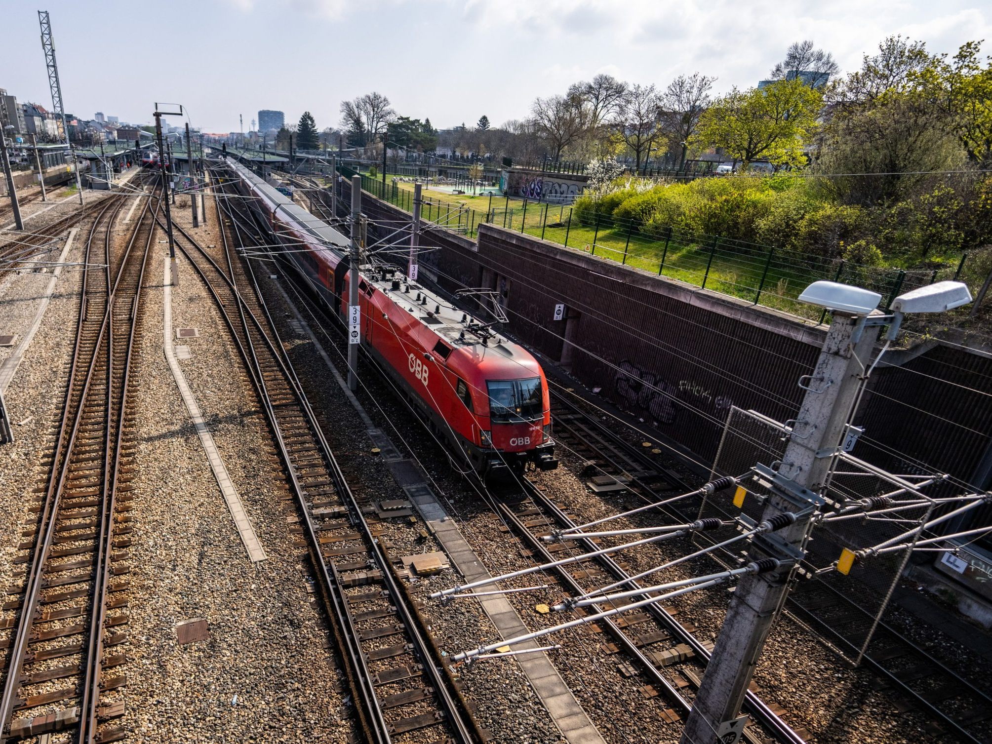 Österreich lacht in der EU bei den im Schienenverkehr zurückgelegten Kilometern von der Spitze. Österreich lacht in der EU bei den im Schienenverkehr zurückgelegten Kilometern von der Spitze.