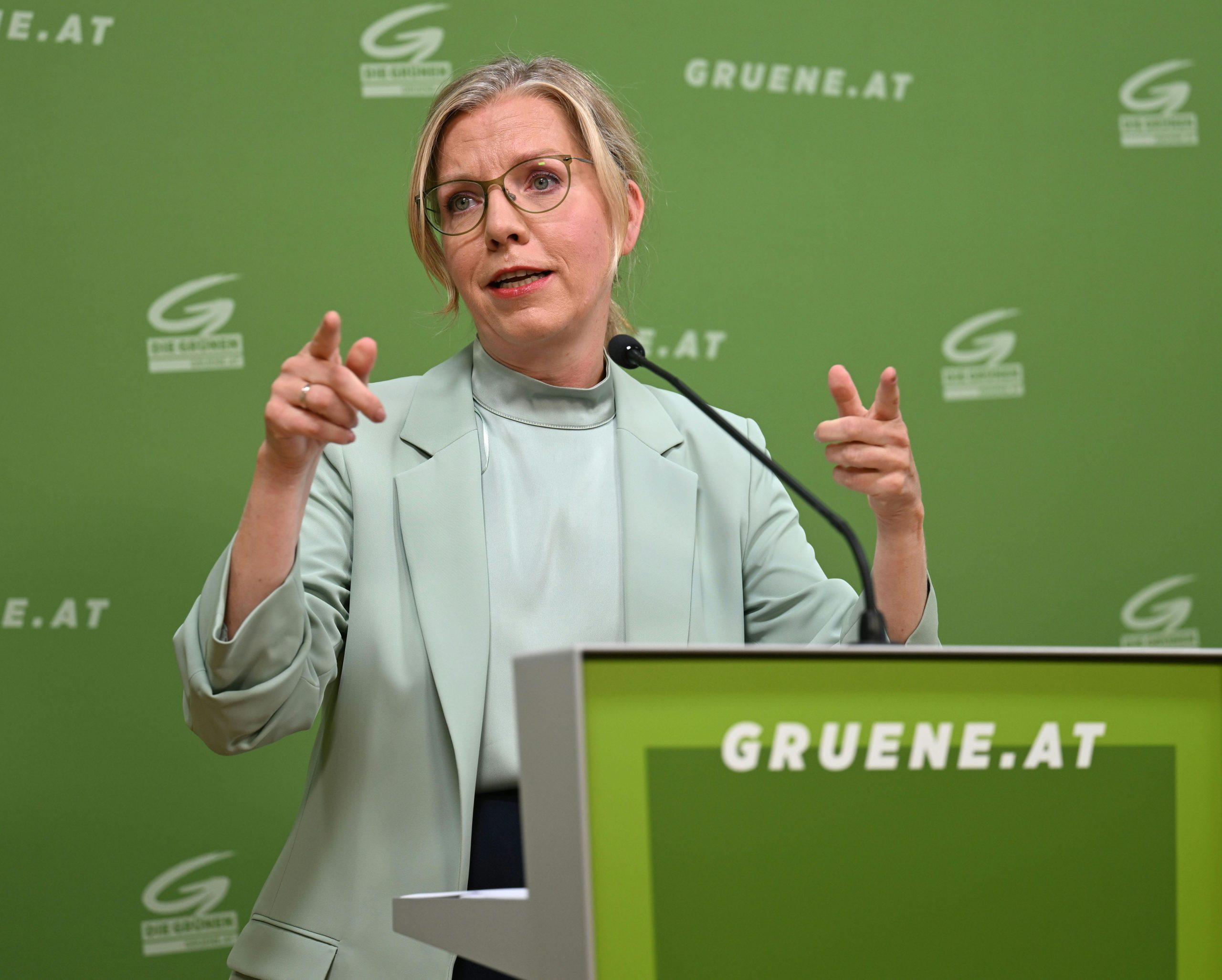 Gewessler kritisiert Regierung für "Betonpolitik"