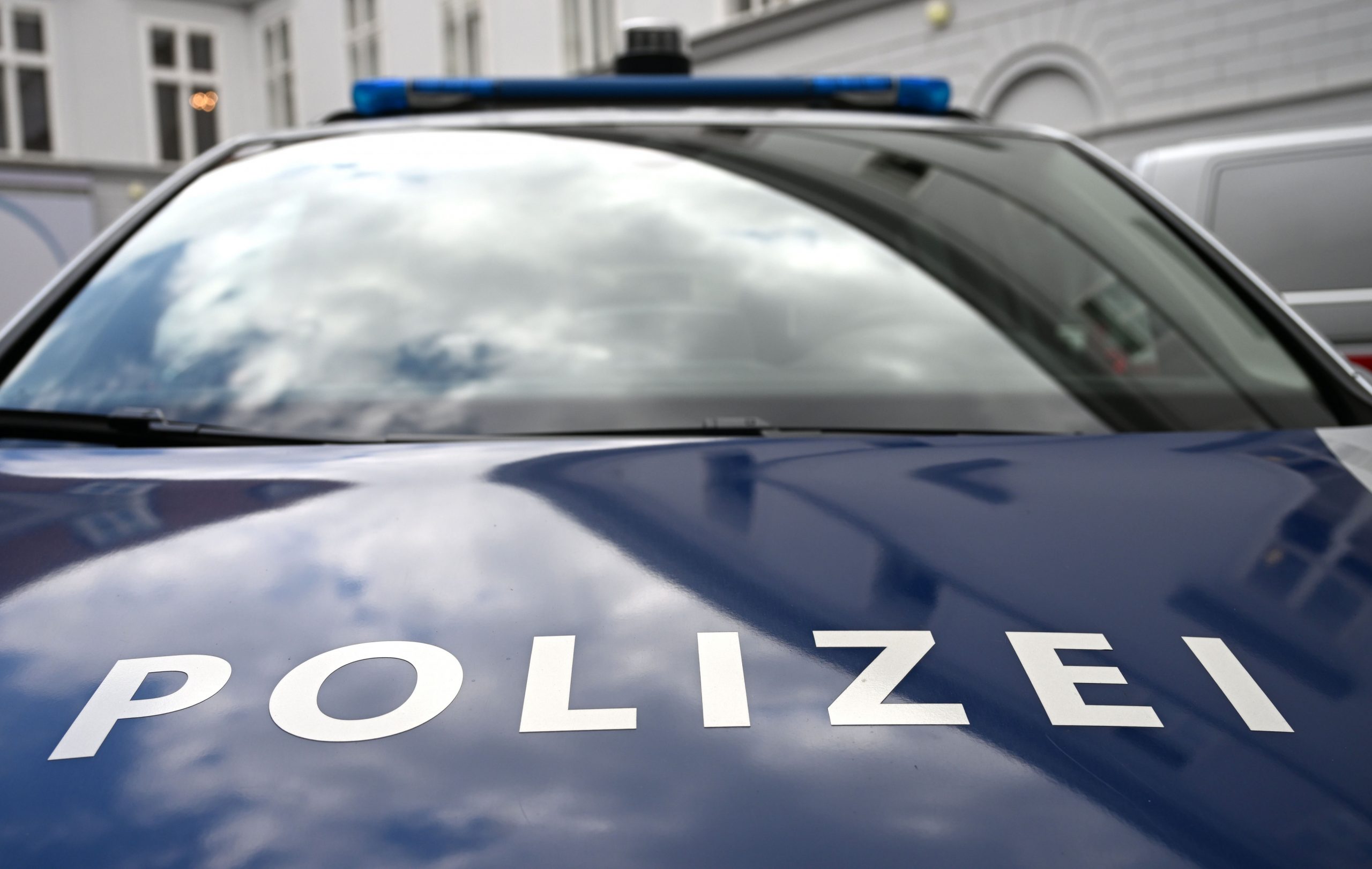 Zweijähriger aus Kofferraum in Wien-Alsergrund befreit: Eltern zeigen sich einsichtig