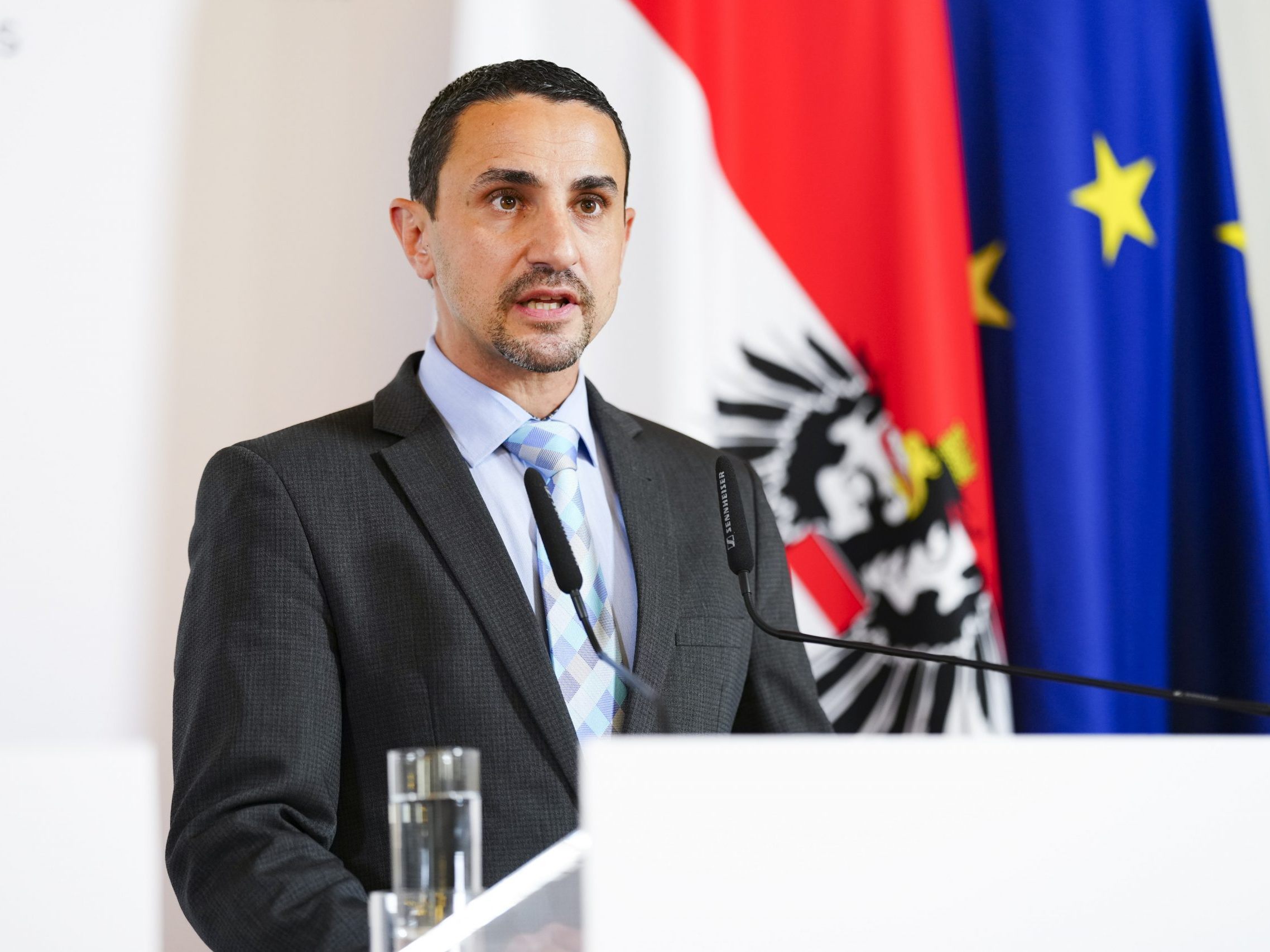 Omar Haijawi-Pirchner zieht sich mit Jahresende als Leiter der Direktion Staatsschutz und Nachrichtendienst zurück. Omar Haijawi-Pirchner zieht sich mit Jahresende als Leiter der Direktion Staatsschutz und Nachrichtendienst zurück.