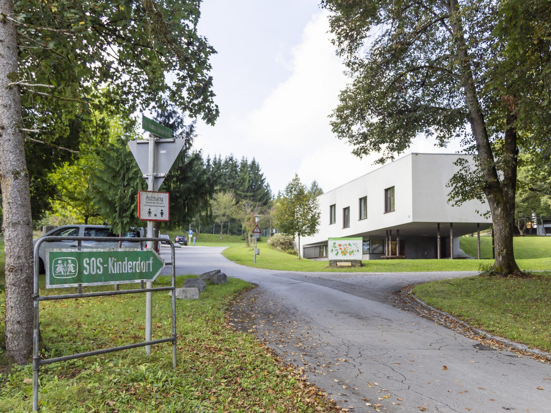 Das SOS-Kinderdorf wies Vorwürfe zurück, dass man die Vorfälle unter den Teppich gekehrt habe. Das SOS-Kinderdorf wies Vorwürfe zurück, dass man die Vorfälle unter den Teppich gekehrt habe.