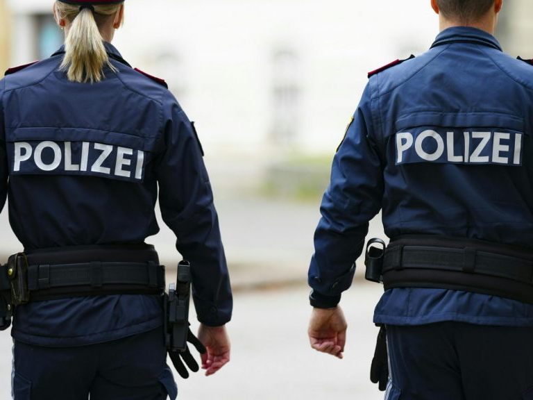 In einem Wiener Vergnügungspark zückte eine 40-Jährige eine Schreckschusswaffe und drohte einem 20-Jährigen. In einem Wiener Vergnügungspark zückte eine 40-Jährige eine Schreckschusswaffe und drohte einem 20-Jährigen.