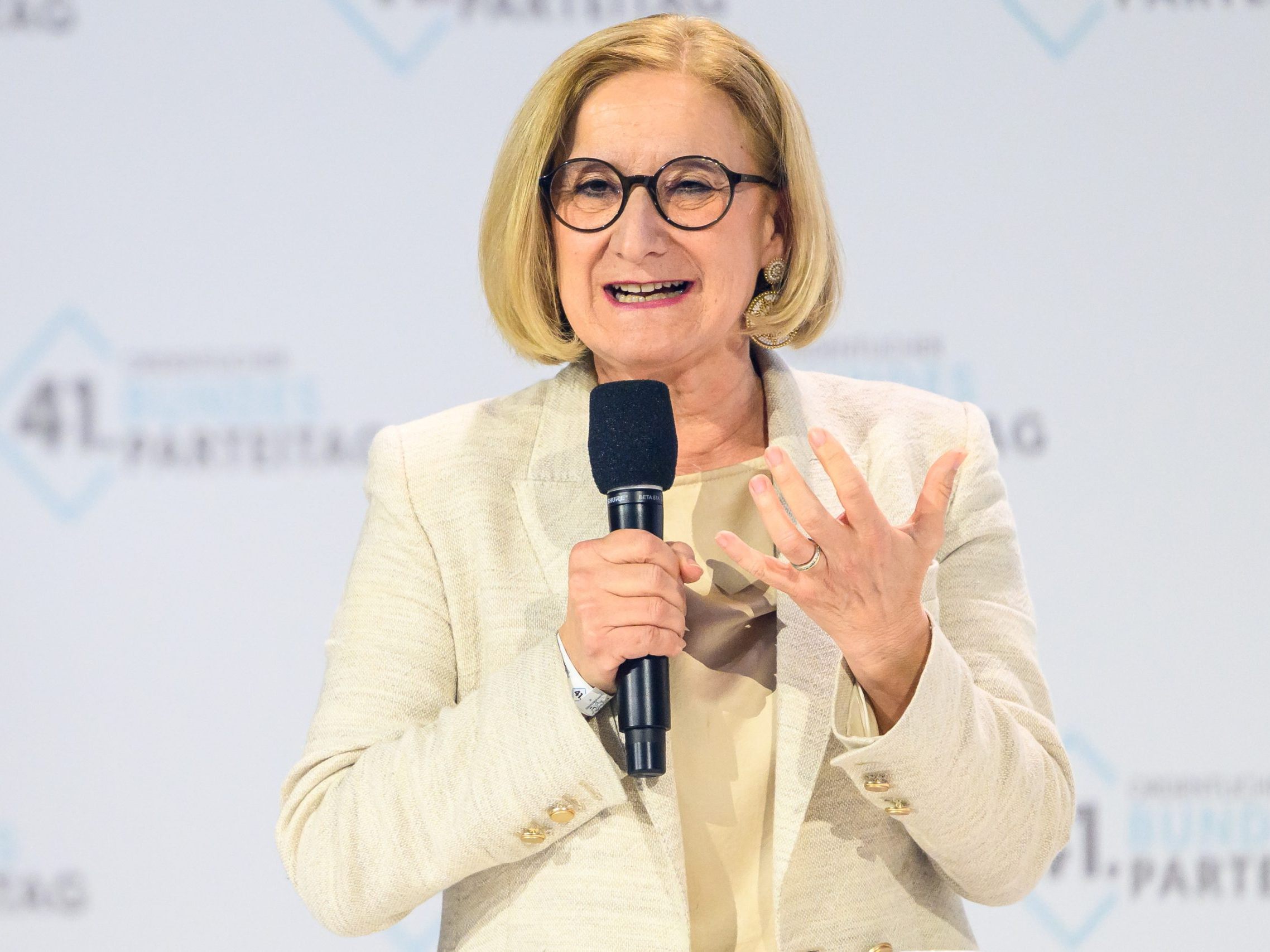 Mikl-Leitner fordert: Grenzen im Gesundheitsbereich abbauen. Mikl-Leitner fordert: Grenzen im Gesundheitsbereich abbauen.