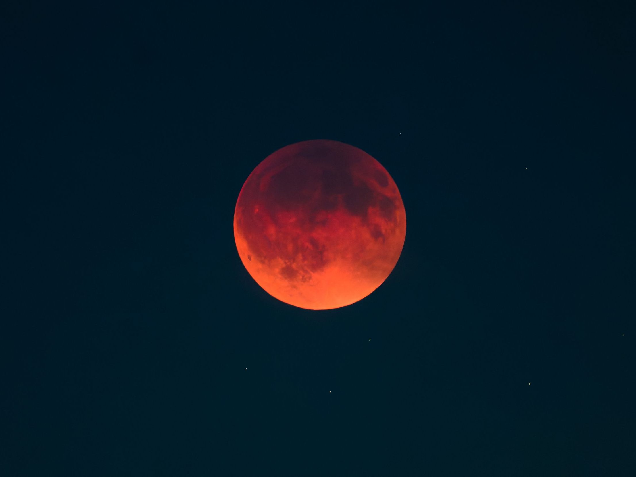 Mondfinsternisse gibt es nur bei Vollmond. Mondfinsternisse gibt es nur bei Vollmond.