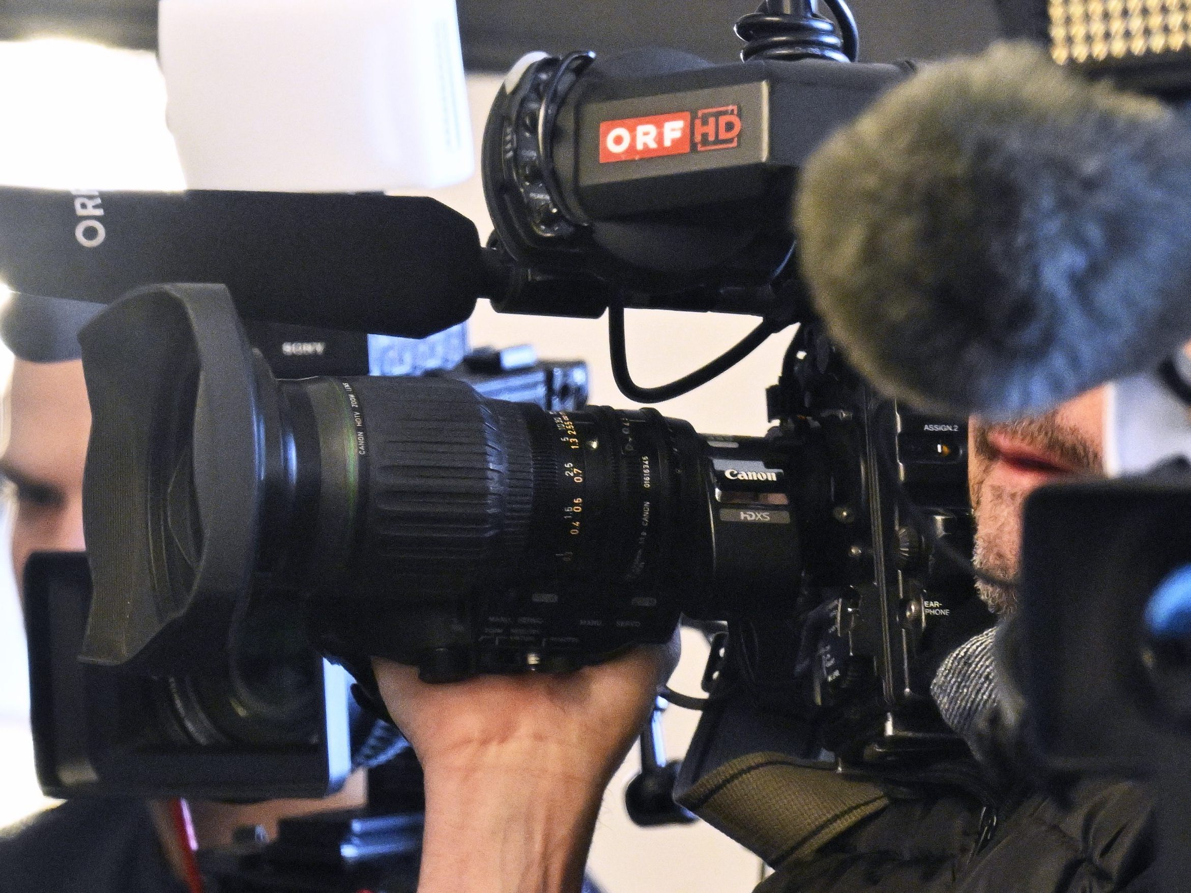 Ein Kameramann des ORF wird seit mehreren Tagen in der Ukraine festgehalten.