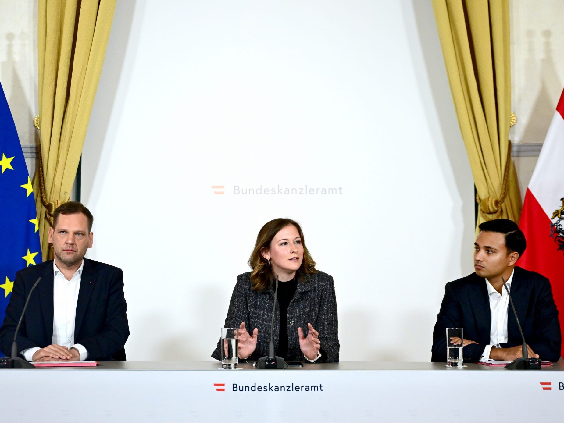 Die Koalition verweist auf laufende Gespräche. Die Koalition verweist auf laufende Gespräche.