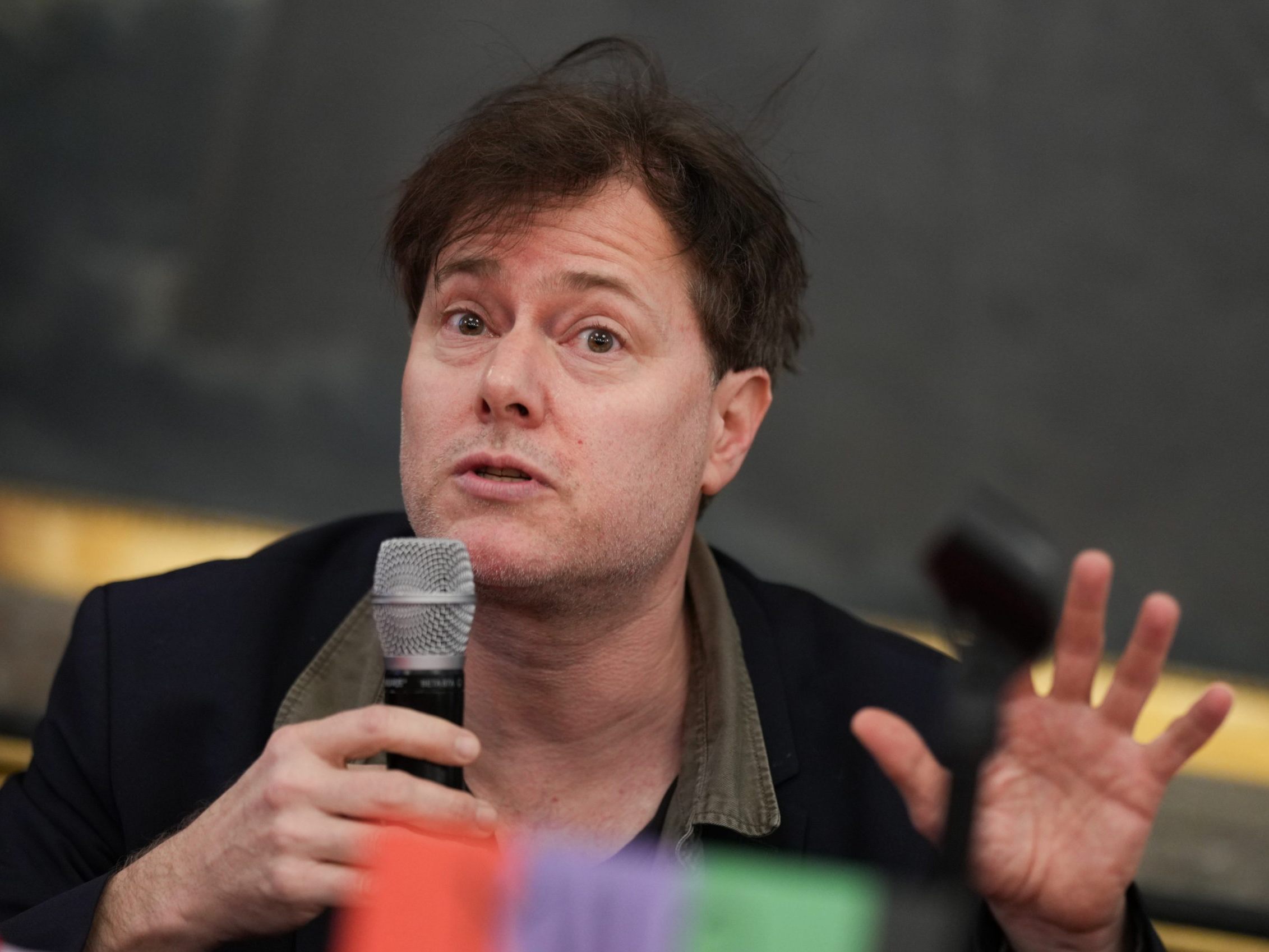 Widerruf unter anderem von Milo Rau unterzeichnet. Widerruf unter anderem von Milo Rau unterzeichnet.