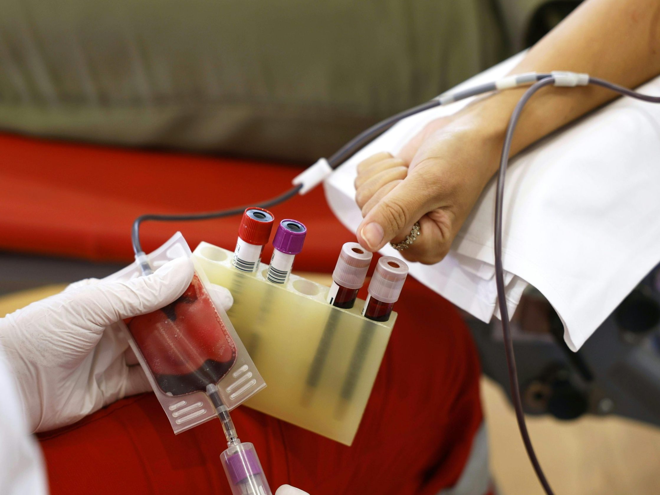 Dringender Aufruf zum Blutspenden vom Roten Kreuz.