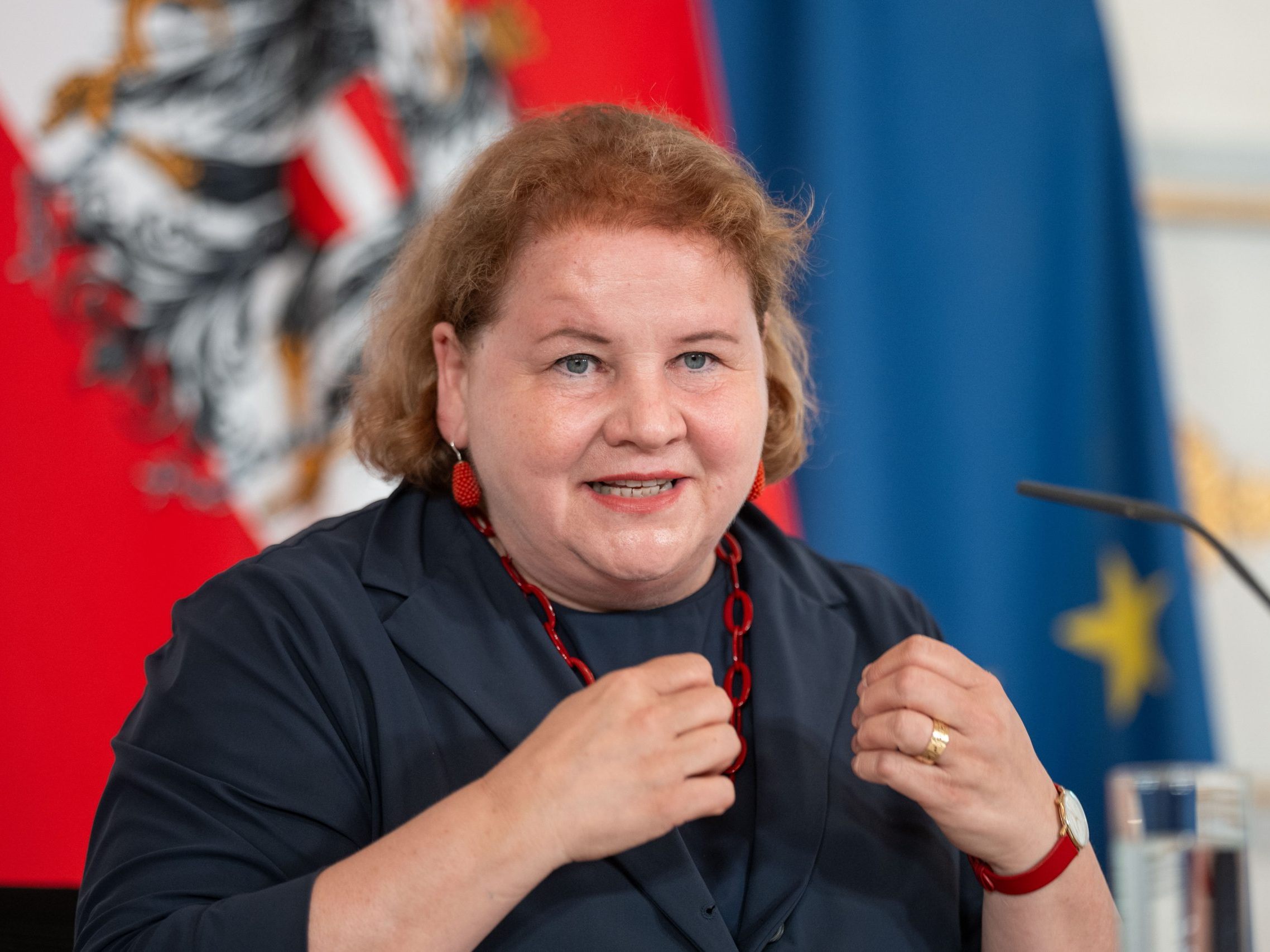 Sozialministerin Korinna Schumann (SPÖ) stellt am Freitag die Pensionsanpassung für 2026 vor. Sozialministerin Korinna Schumann (SPÖ) stellt am Freitag die Pensionsanpassung für 2026 vor.