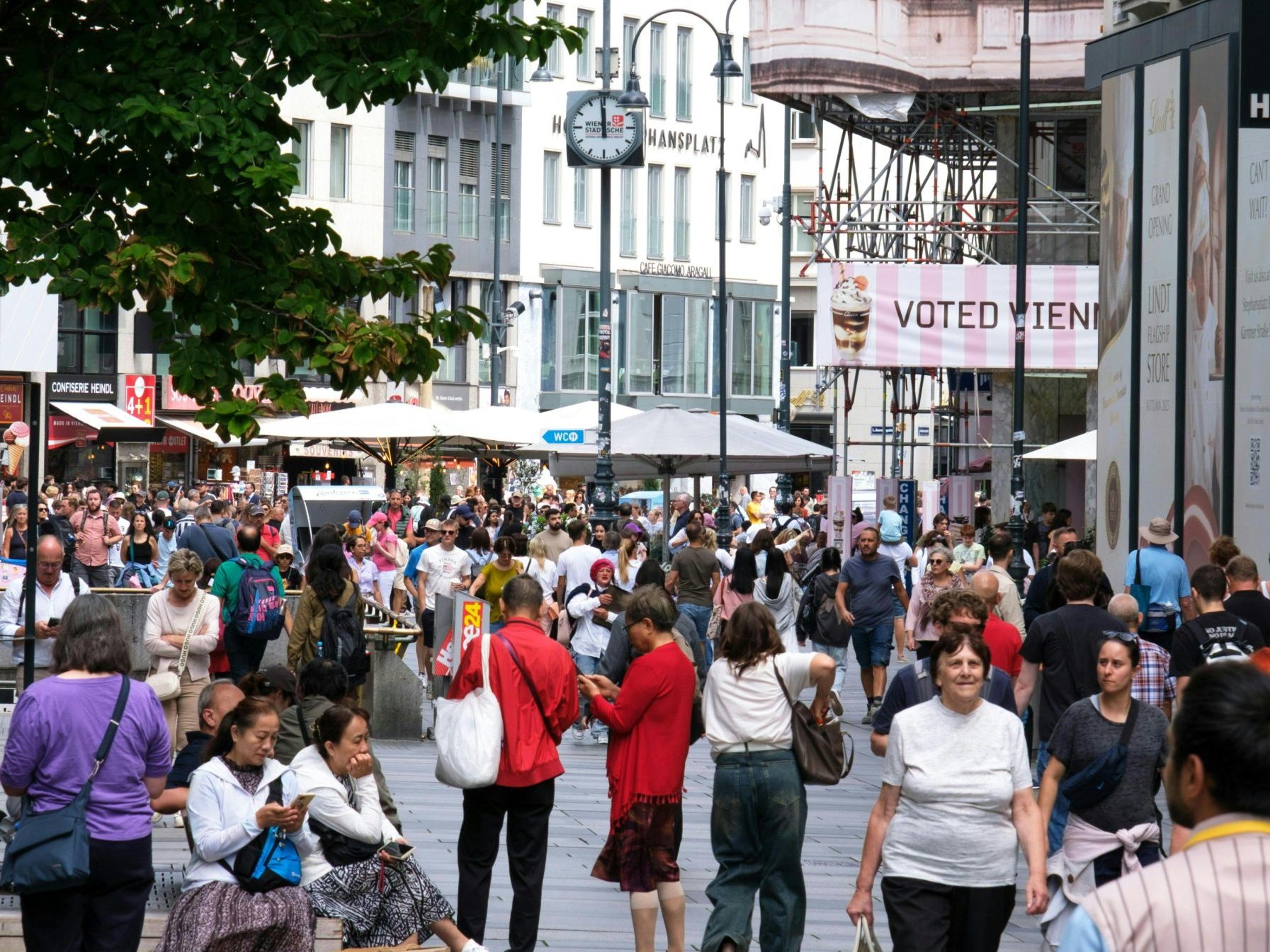 Wenig Verbesserungen gibt es bei der Barrierefreiheit auf Wiener Einkaufsstraßen.