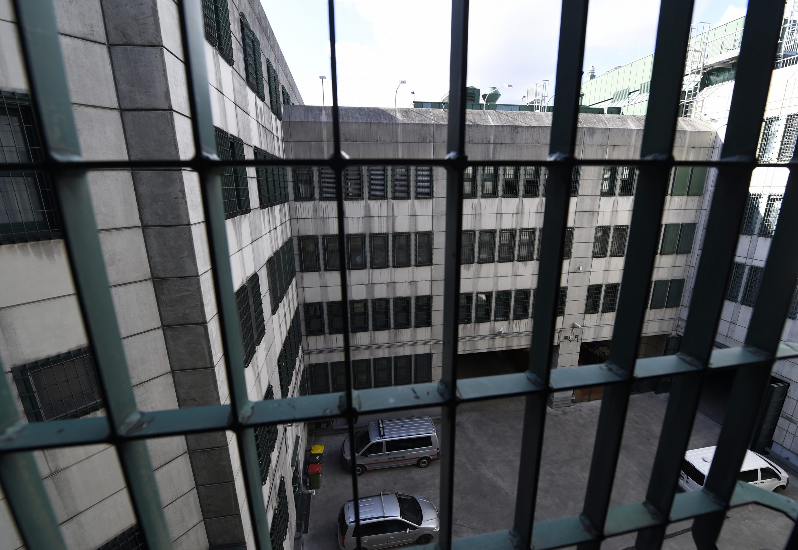 Zaradi močnega deževja poplava in izpad električne energije v dunajskem zaporu Josefstadt