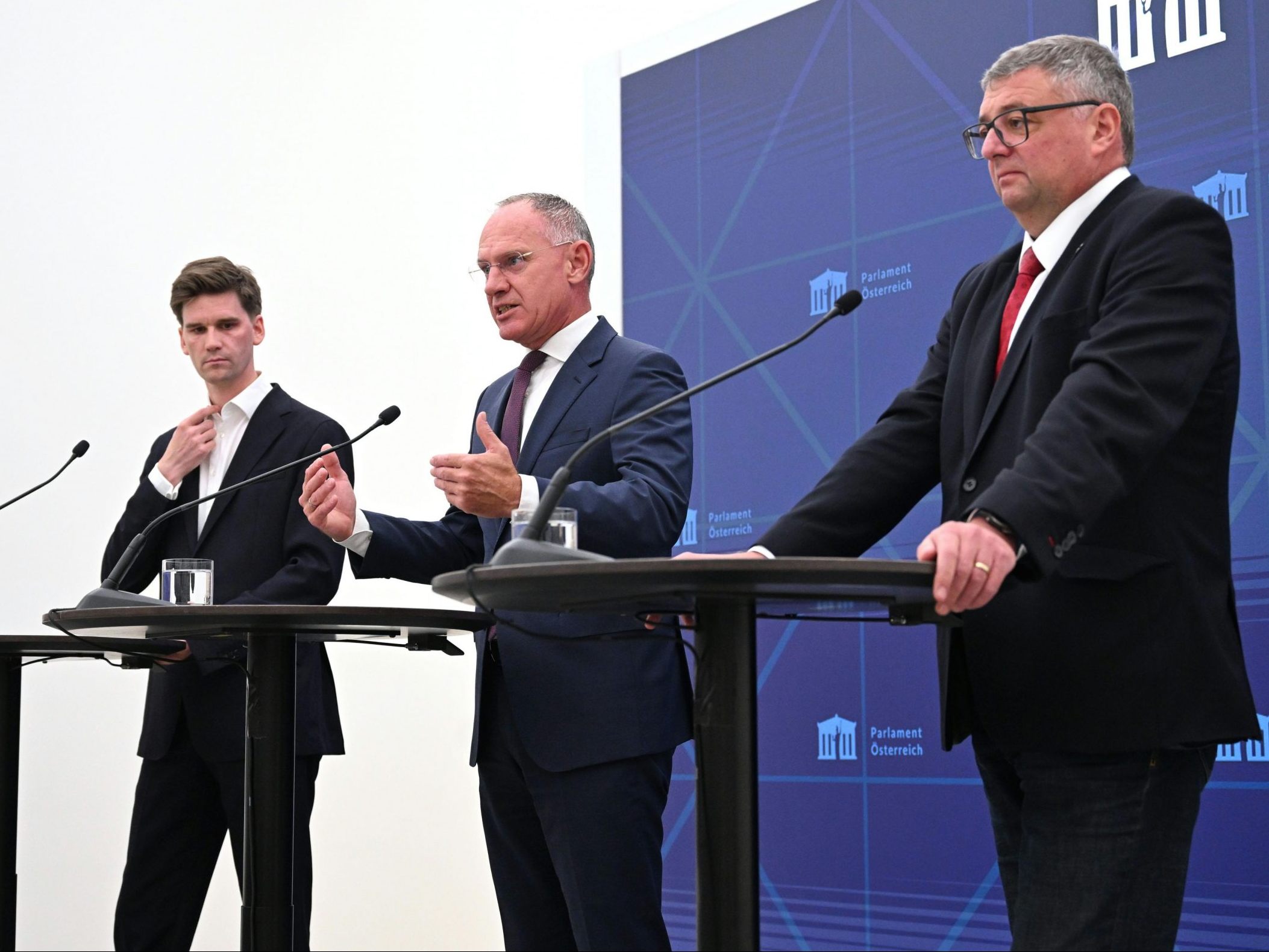 Der Beschluss für das Waffengesetz wird noch im September angestrebt. Der Beschluss für das Waffengesetz wird noch im September angestrebt.