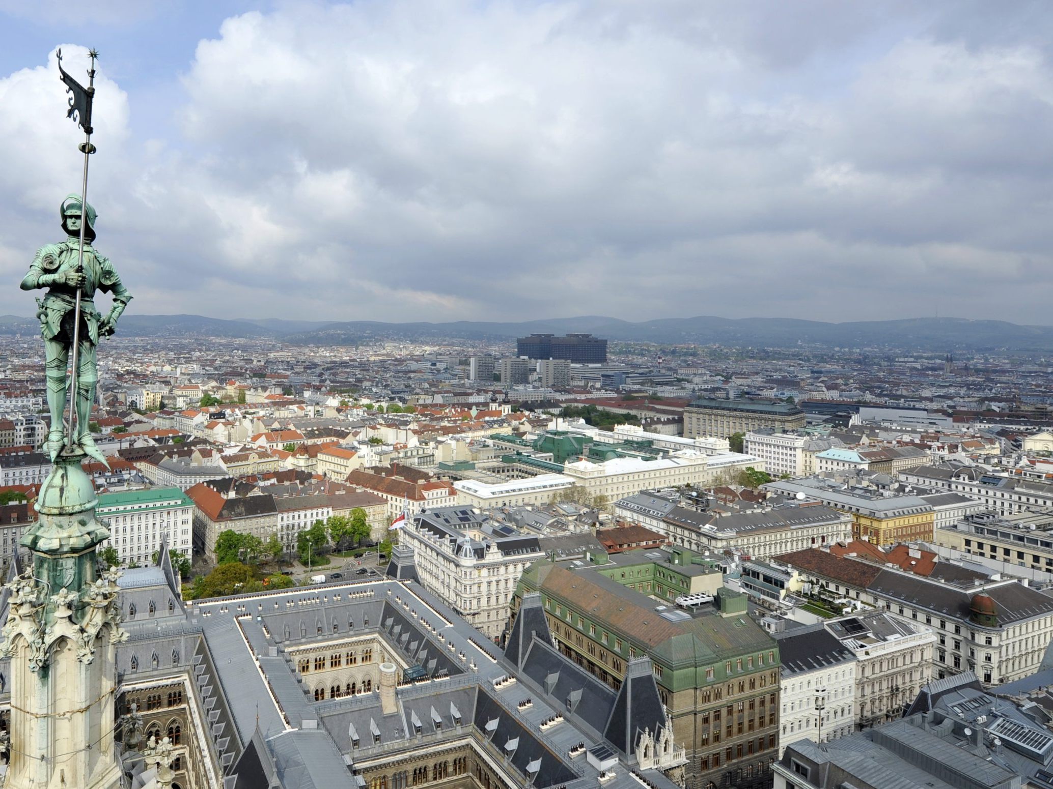 Bei der teuersten Wohnung, die 2024 in Wien-Alsergrund verkauft wurde, handelt es sich um eine neu sanierte Altbauwohnung.