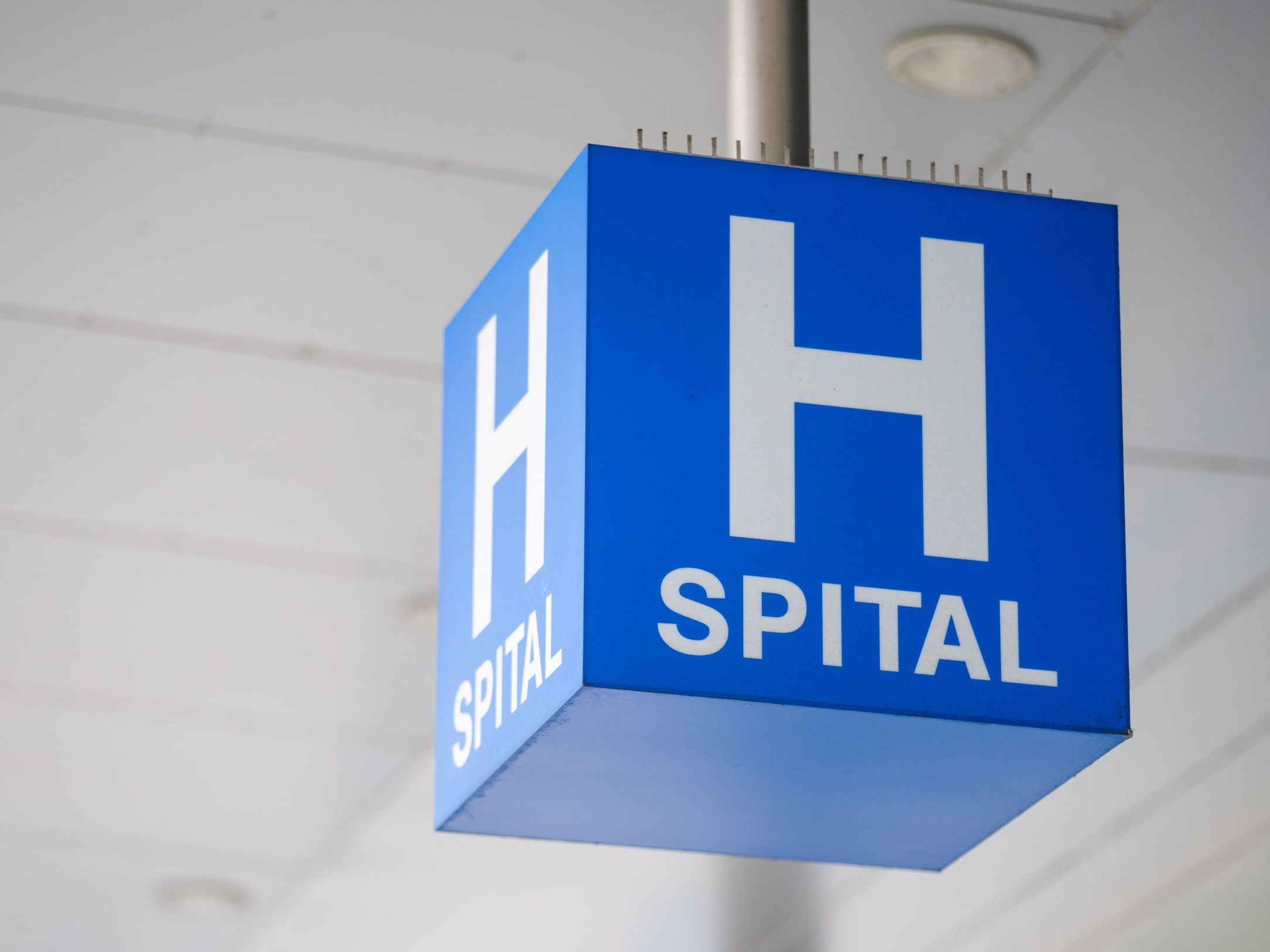 Für die 21-Jährige ging es ins Spital.