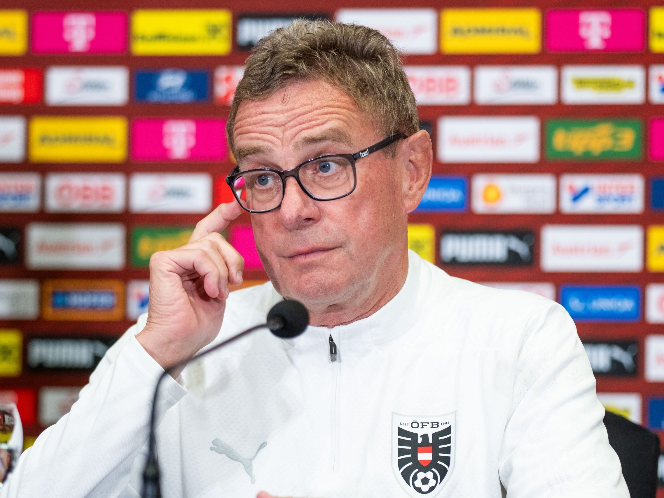 Rangnick ist nach einer weiteren OP wieder im Spital. Österreichs Fußb Rangnick ist nach einer weiteren OP wieder im Spital. Österreichs Fußb