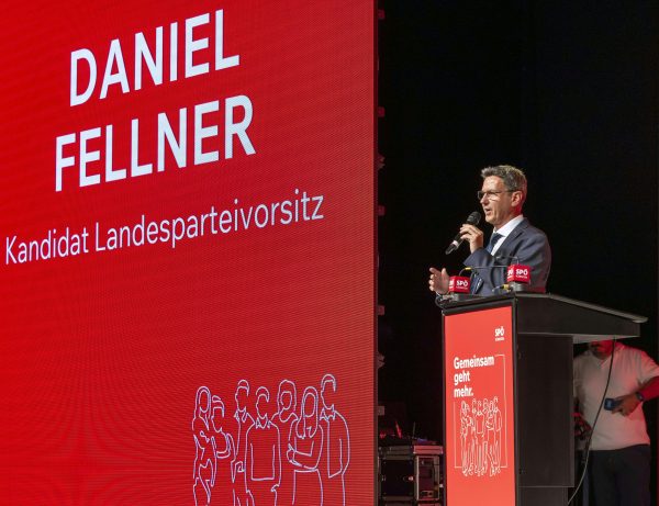 ABD0095_20250920 – VILLACH – STERREICH: Landesrat Daniel Fellner (SP) beim Ordentlichen Parteitag der SP Krnten mit der Neuwahl des Parteivorsitzenden und Entscheidung ber die Nachfolge von Peter Kaiser am Samstag, 20. September 2025, im Congress Center Villach. – FOTO: APA/WOLFGANG JANNACH
