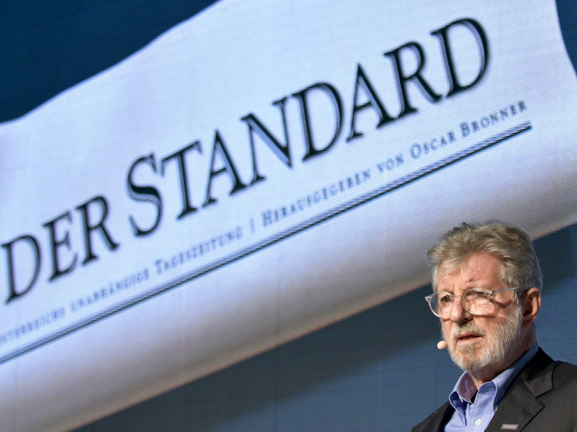 25 "Der Standard"-Mitarbeitende verlieren ihre Jobs. 25 "Der Standard"-Mitarbeitende verlieren ihre Jobs.