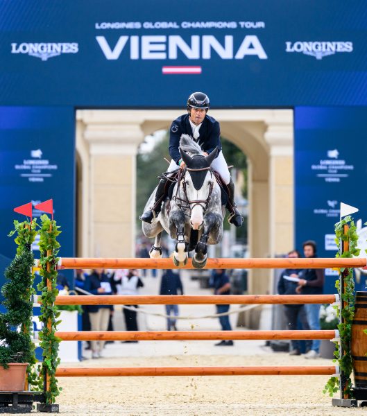 ABD0124_20250928 – WIEN – STERREICH: Peder Fredricson auf Code Black (SWE) am Sonntag 28. September 2025 anlsslich der Global Champions Tour, in Wien. – FOTO: APA/MAX SLOVENCIK