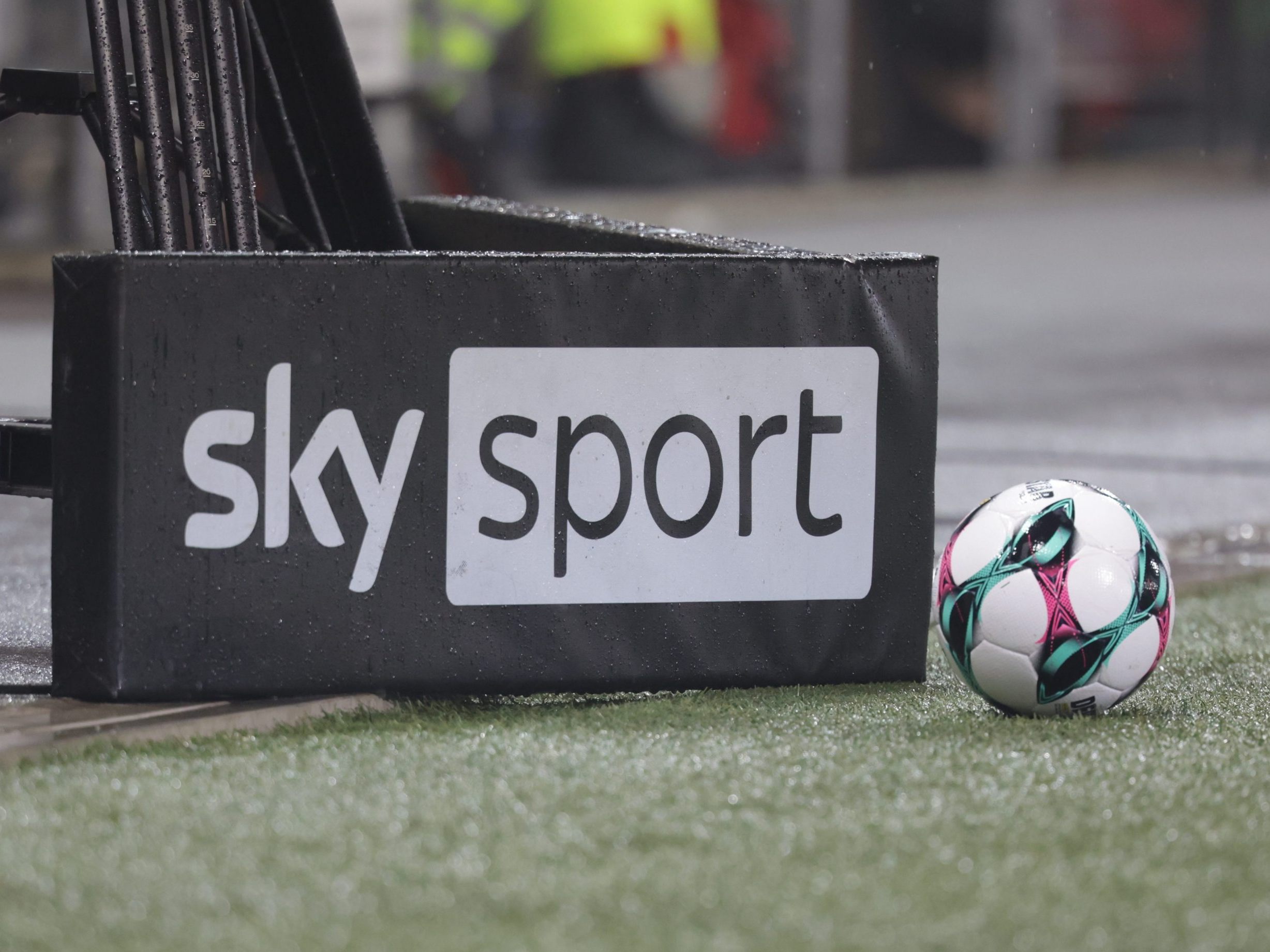 Fußball-Bundesliga einigt sich mit Sky – weniger Geld, aber mehr Planungssicherheit Wenn du Varianten mit anderem Foku