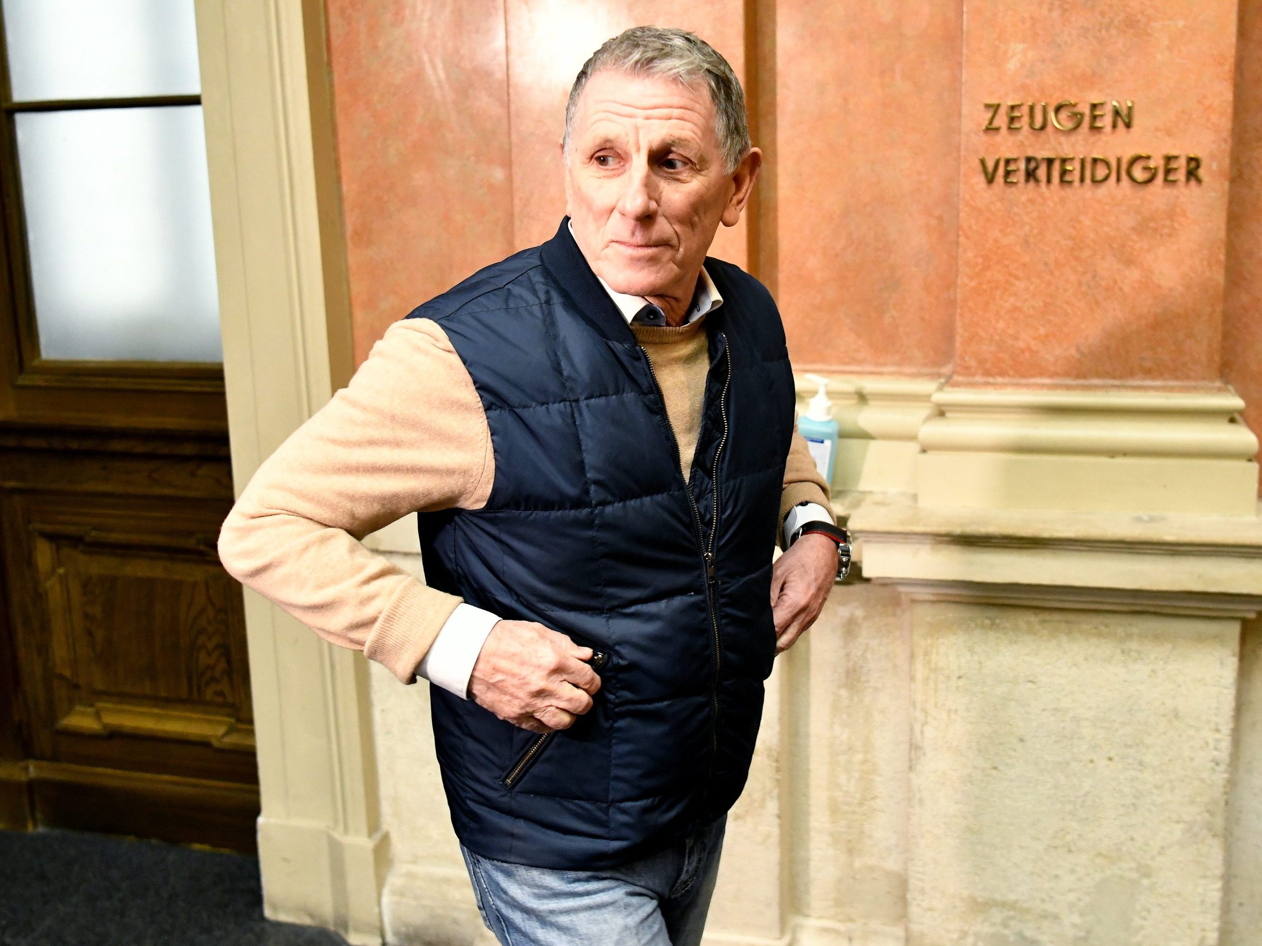 Hochegger wurde in der Telekom-Affäre zu 800.000 Euro Geldstrafe verurteilt