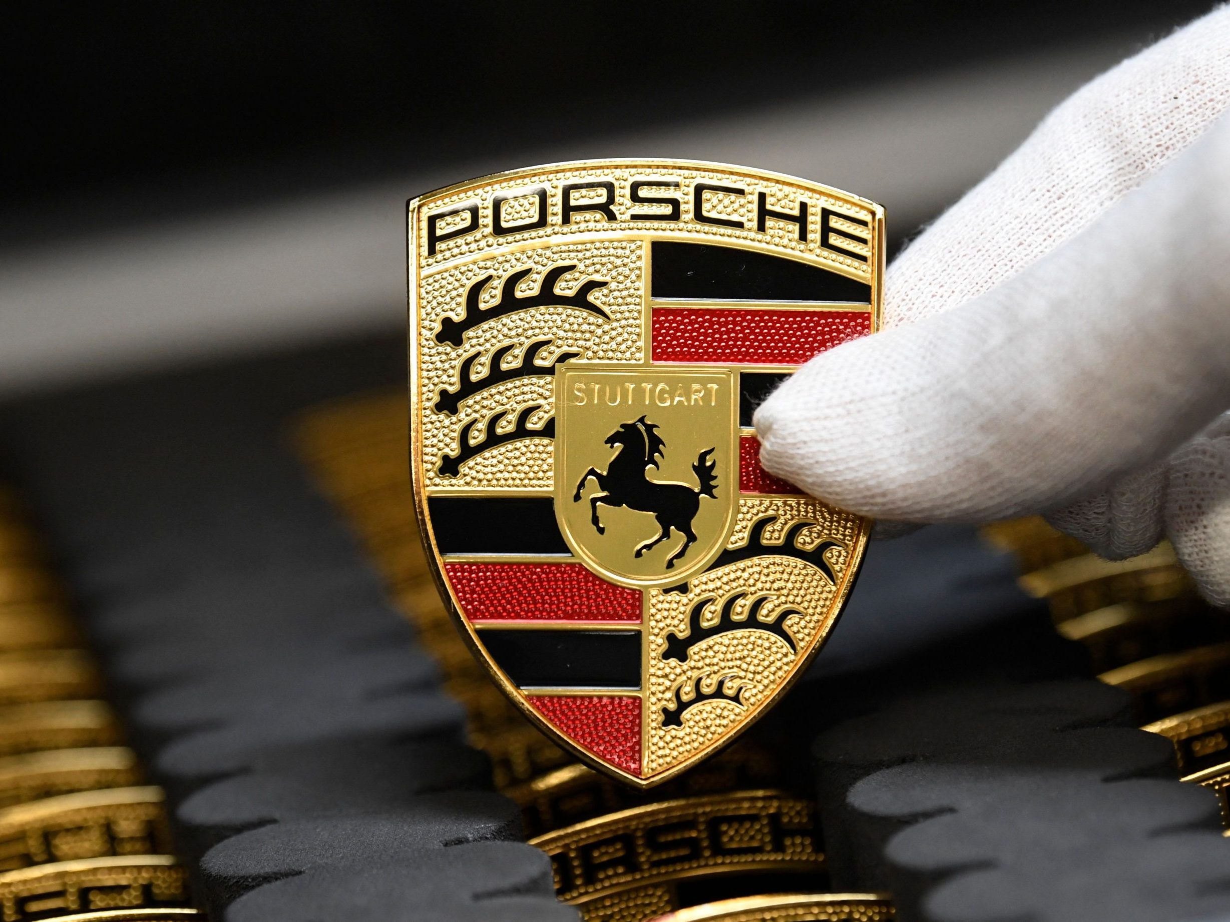 Die Porsche AG mit Sitz in Stuttgart steht vor dem möglichen Verlust ihrer Dax-Notierung. Die Porsche AG mit Sitz in Stuttgart steht vor dem möglichen Verlust ihrer Dax-Notierung.