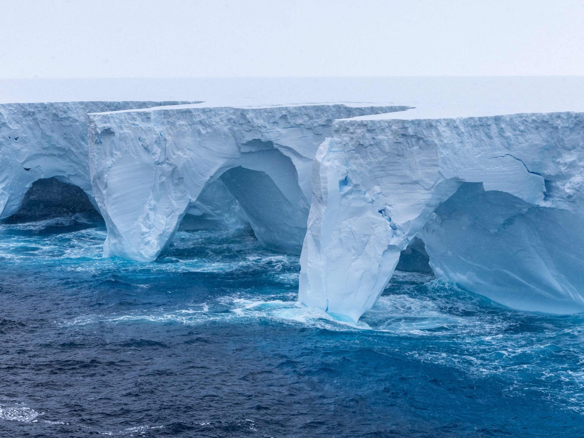 Einst größter Eisberg der Welt wird wohl bald verschwunden sein. Einst größter Eisberg der Welt wird wohl bald verschwunden sein.