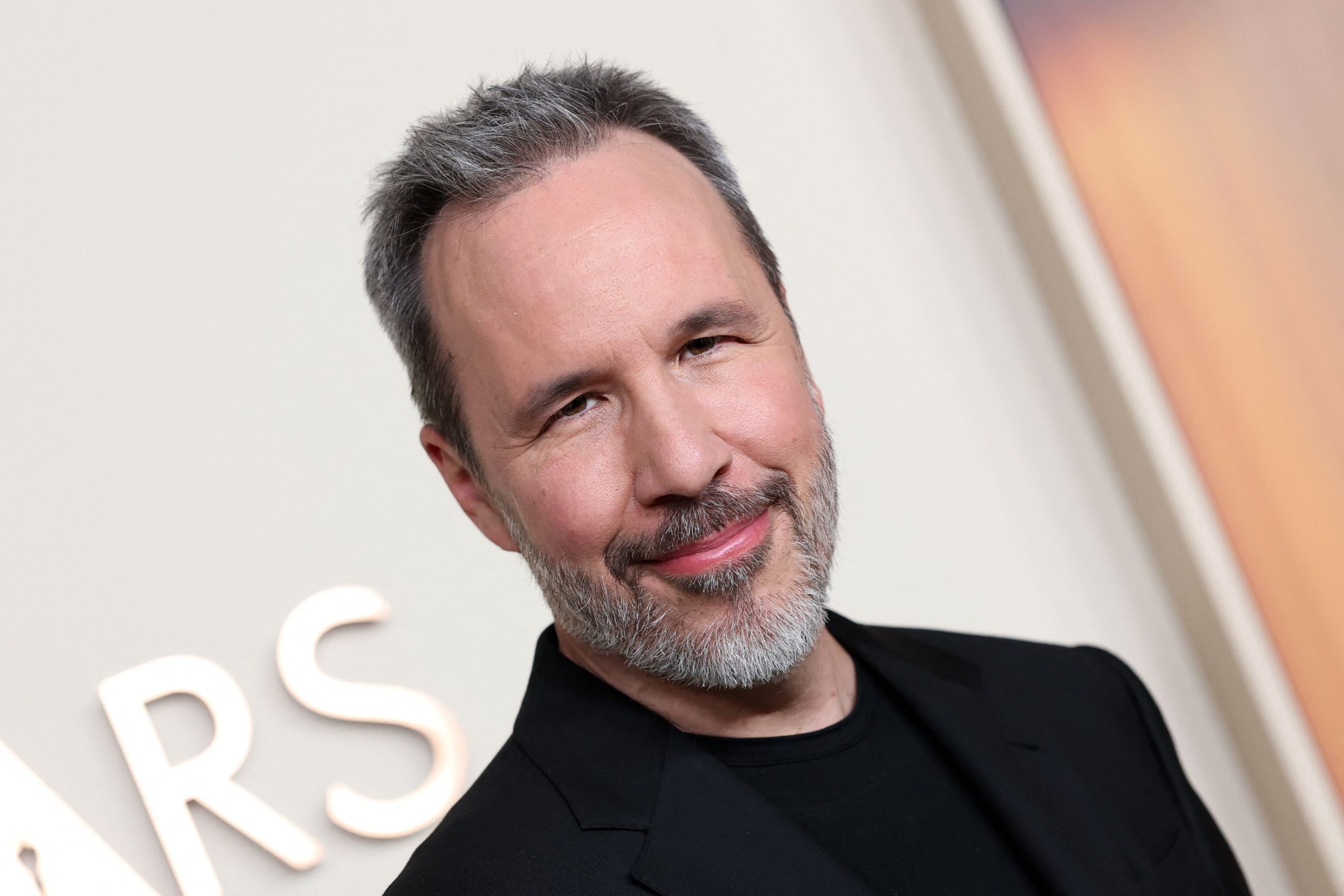 Denis Villeneuve führt beim kommenden James Bond Regie. Denis Villeneuve führt beim kommenden James Bond Regie.