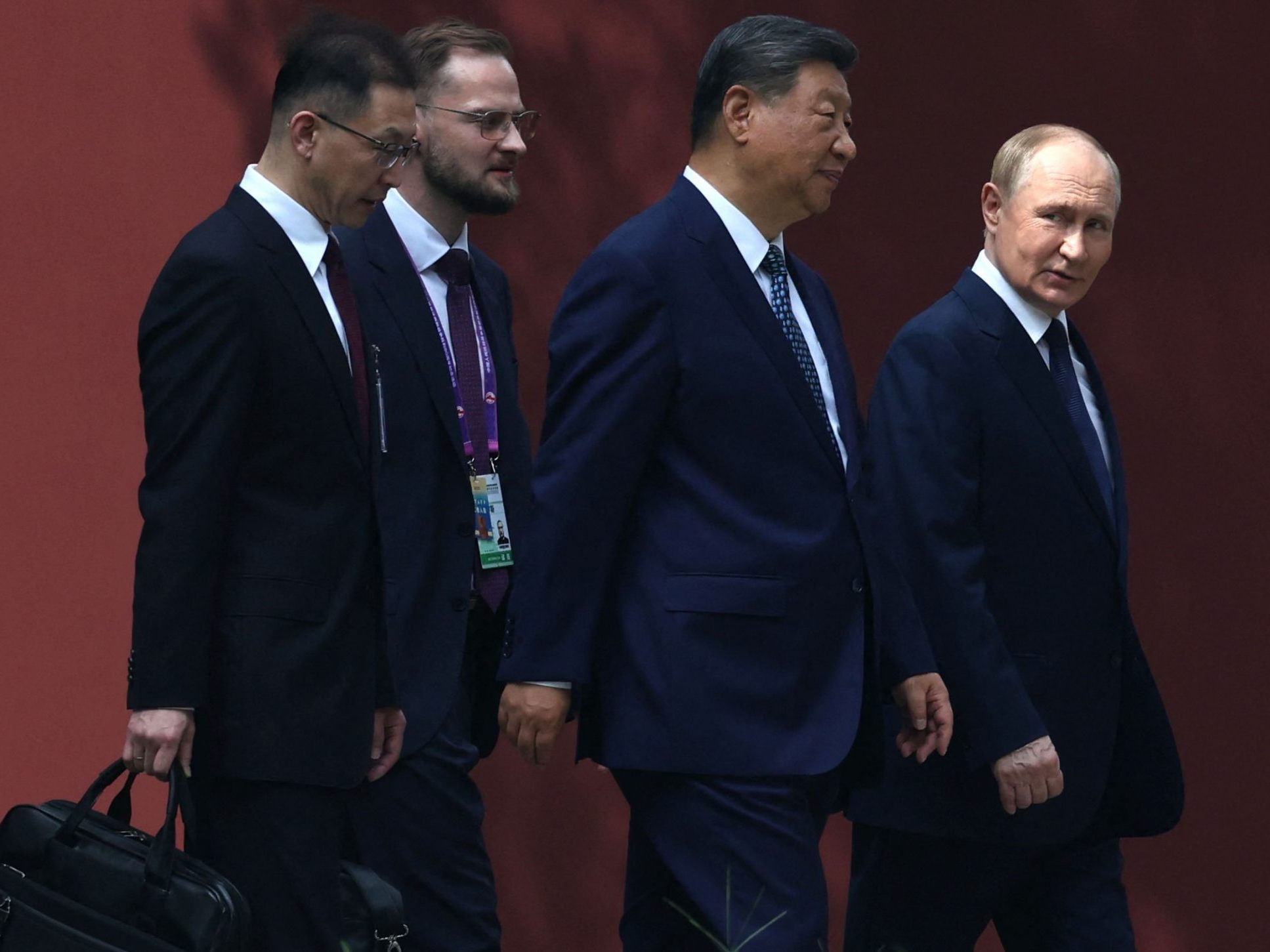 Ein geleaktes Video zeigt Xi Jinping und Wladimir Putin bei einem vertraulichen Gespräch über ein langes Leben und mögliche Unsterblichkeit. Ein geleaktes Video zeigt Xi Jinping und Wladimir Putin bei einem vertraulichen Gespräch über ein langes Leben und mögliche Unsterblichkeit.