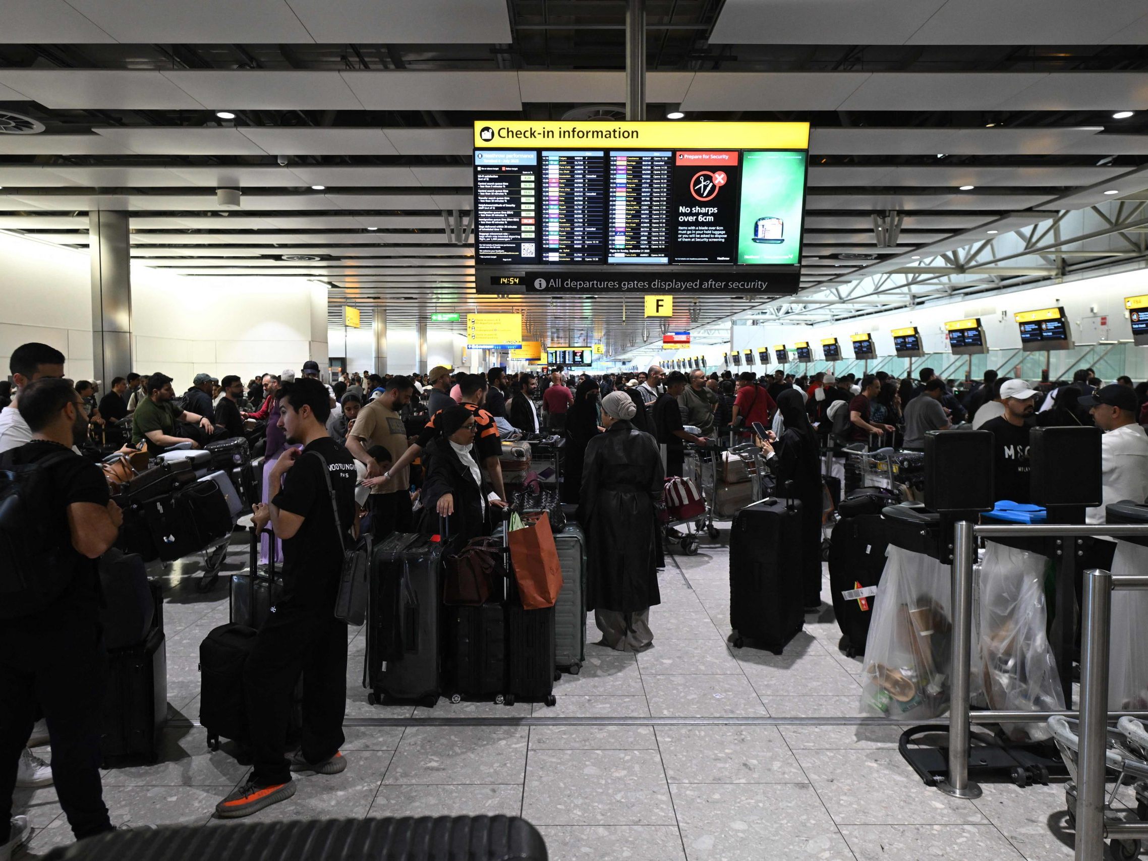 Lange Wartezeiten in Heathrow. Lange Wartezeiten in Heathrow.