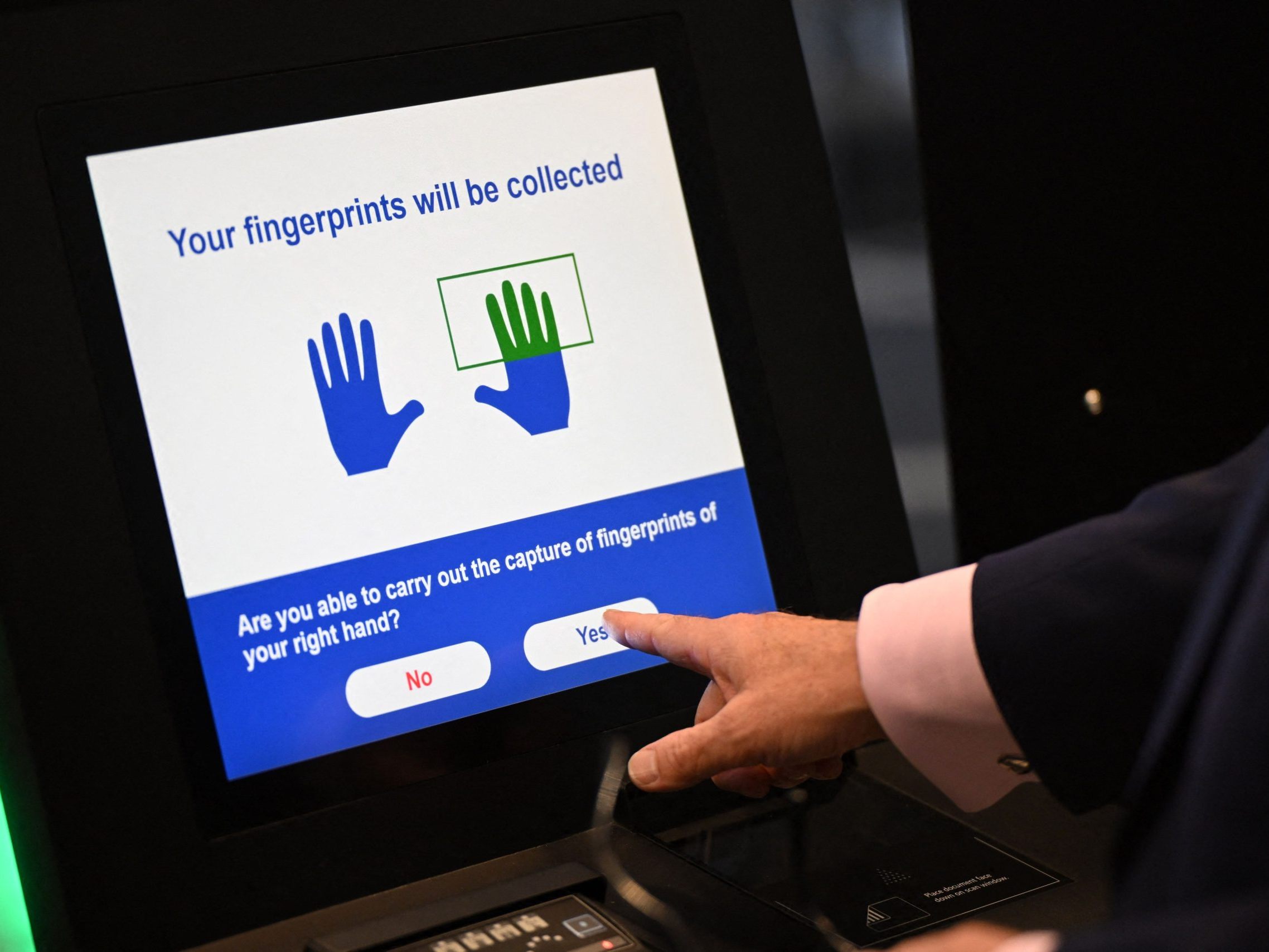 Das neue Einreise-/Ausreisesystem der EU (Entry/Exit-System, EES) soll ab 12. Oktober schrittweise in Betrieb gehen. Das neue Einreise-/Ausreisesystem der EU (Entry/Exit-System, EES) soll ab 12. Oktober schrittweise in Betrieb gehen.