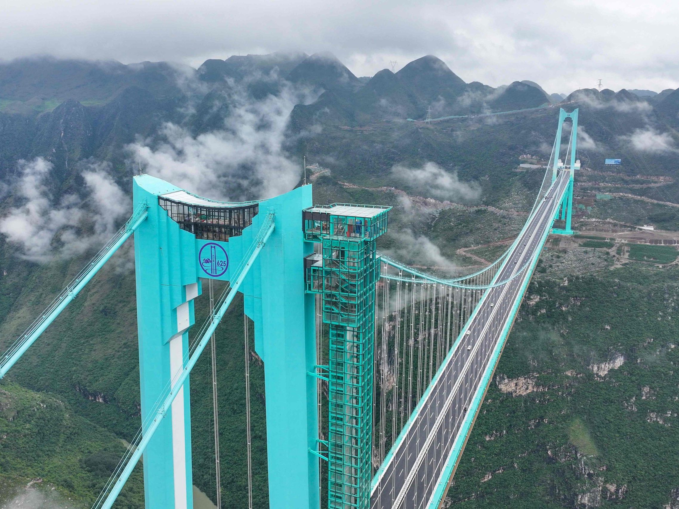 Die Huajiang Grand Canyon Bridge wurde eröffnet. Die Huajiang Grand Canyon Bridge wurde eröffnet.