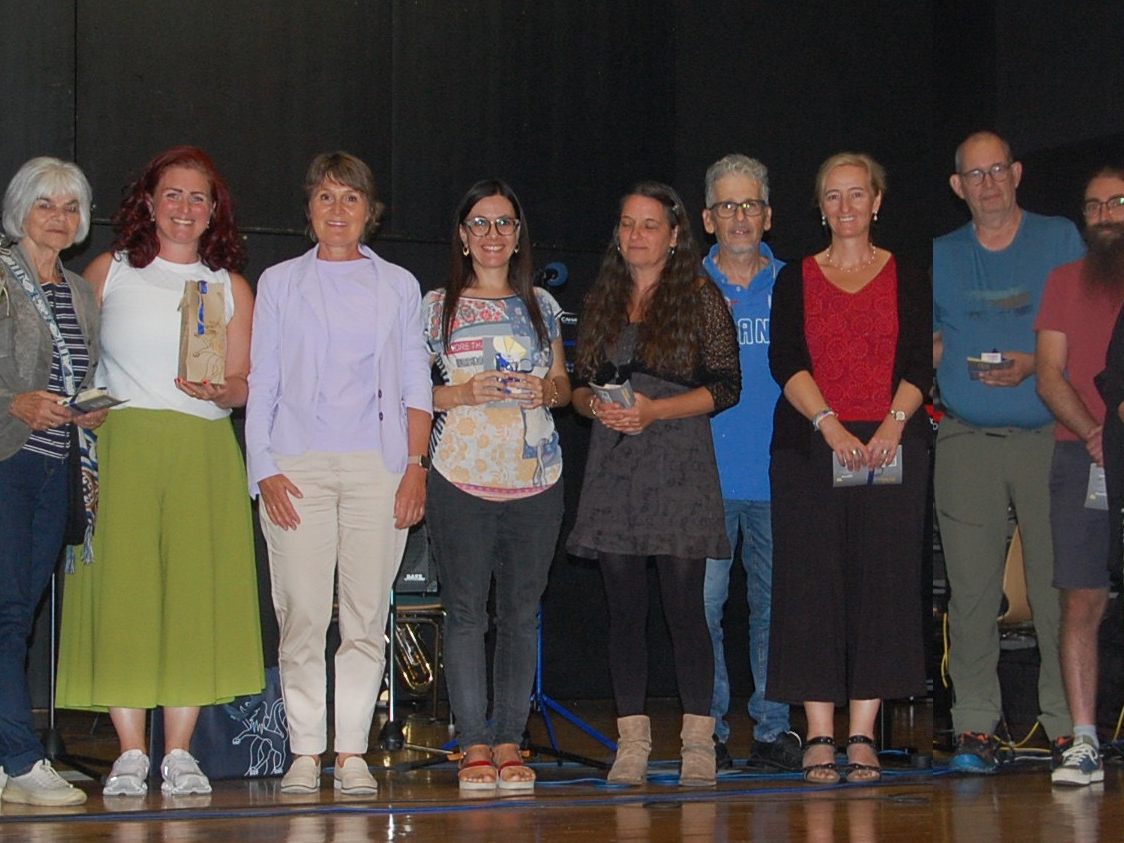 Die engagierten Native Speaker des Jahres 2025 mit Bürgermeisterin Angelika Moosbrugger und den Organisatorinnen Martina Meier und Birgit Lins Die engagierten Native Speaker des Jahres 2025 mit Bürgermeisterin Angelika Moosbrugger und den Organisatorinnen Martina Meier und Birgit Lins