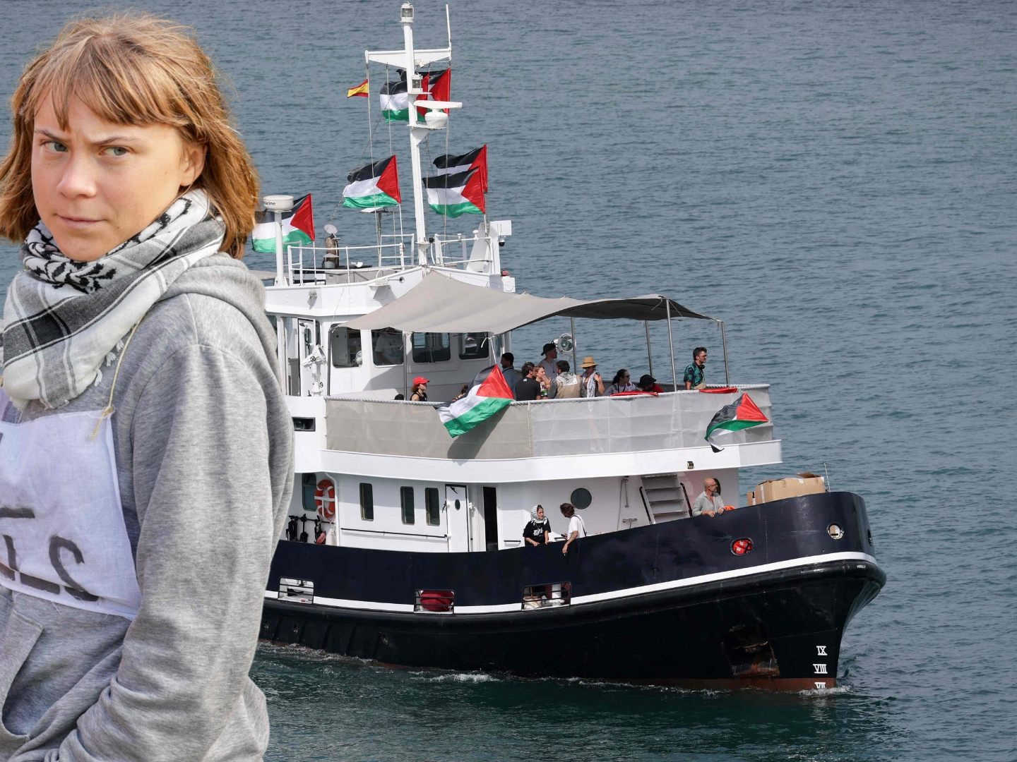 Ein Gaza-Hilfsschiff wurde laut Aktivisten in Tunis von einer Drohne getroffen. Greta Thunberg ist Teil der Flotte. Ein Gaza-Hilfsschiff wurde laut Aktivisten in Tunis von einer Drohne getroffen. Greta Thunberg ist Teil der Flotte.