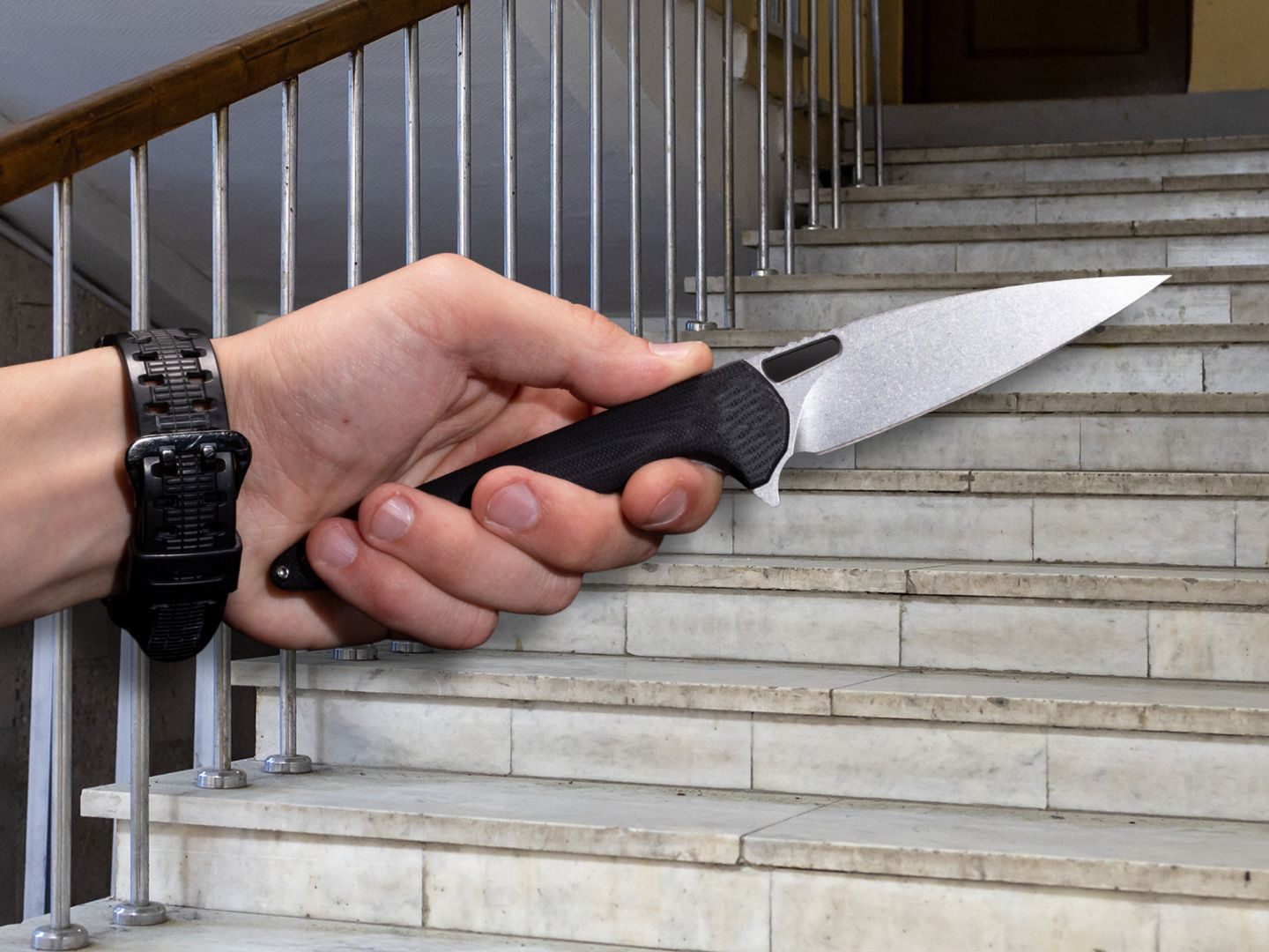 Im Stiegenhaus bedrohte ein 38-Jähriger seinen Nachbarn mit einem Messer. Im Stiegenhaus bedrohte ein 38-Jähriger seinen Nachbarn mit einem Messer.