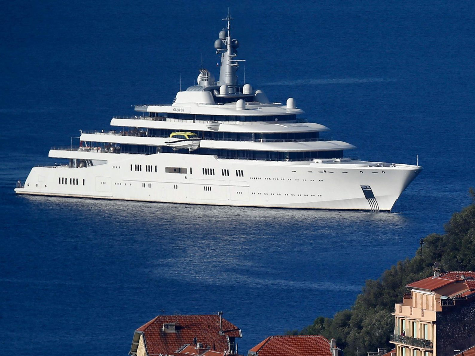 Die "Eclipse" von Roman Abramowitsch vor Nizza im September 2013. Die "Eclipse" von Roman Abramowitsch vor Nizza im September 2013.