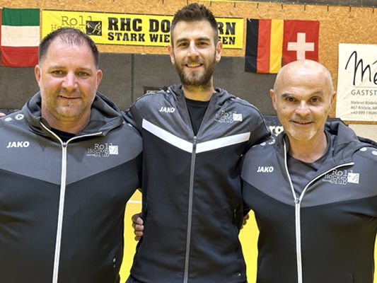 Neuzugang von Trainer Kike (re.) Neuzugang von Trainer Kike (re.)