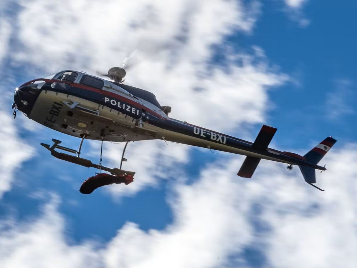 Die Bergung des Leichnams erfolgte durch den Polizeihubschrauber "Libelle". Die Bergung des Leichnams erfolgte durch den Polizeihubschrauber "Libelle".