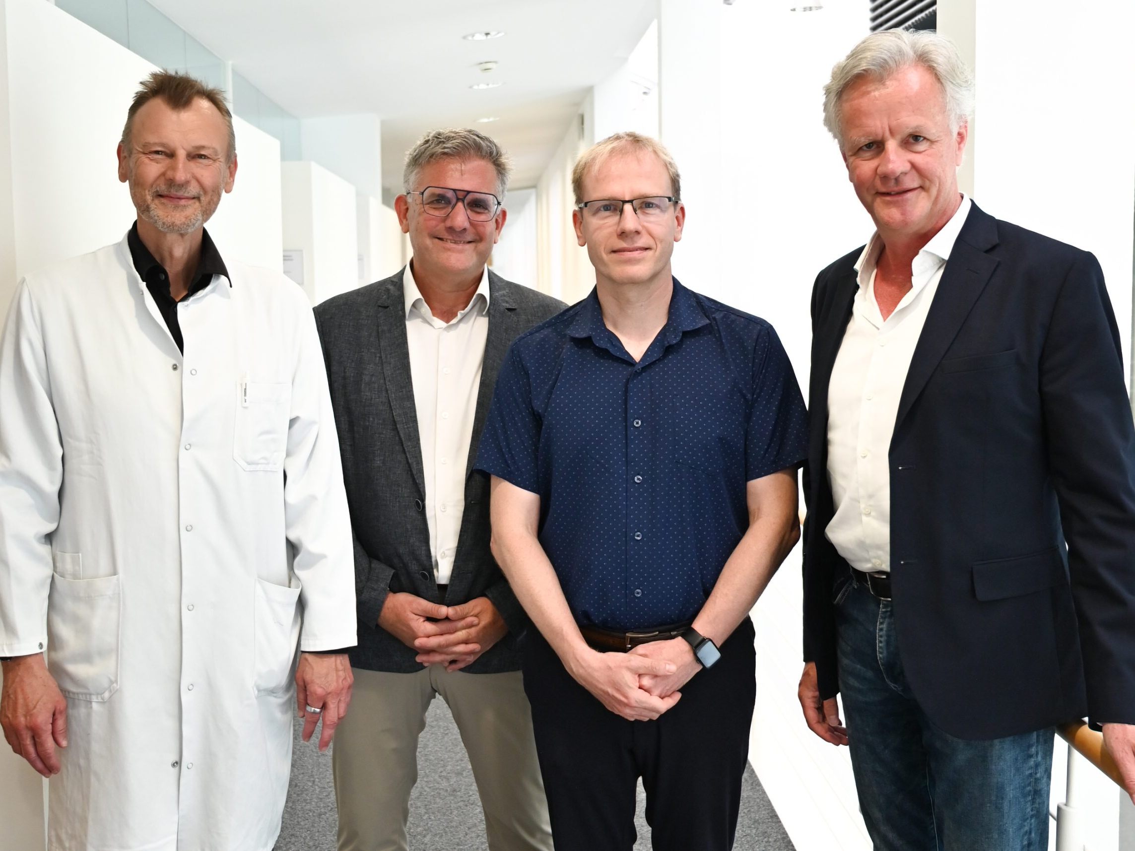Prim. Ass.-Prof. Priv.-Doz. Dr. Gérard Cortina vereint Spitzenmedizin, Forschung, Didaktik und Führungsqualität auf höchstem Niveau. Prim. Ass.-Prof. Priv.-Doz. Dr. Gérard Cortina vereint Spitzenmedizin, Forschung, Didaktik und Führungsqualität auf höchstem Niveau.