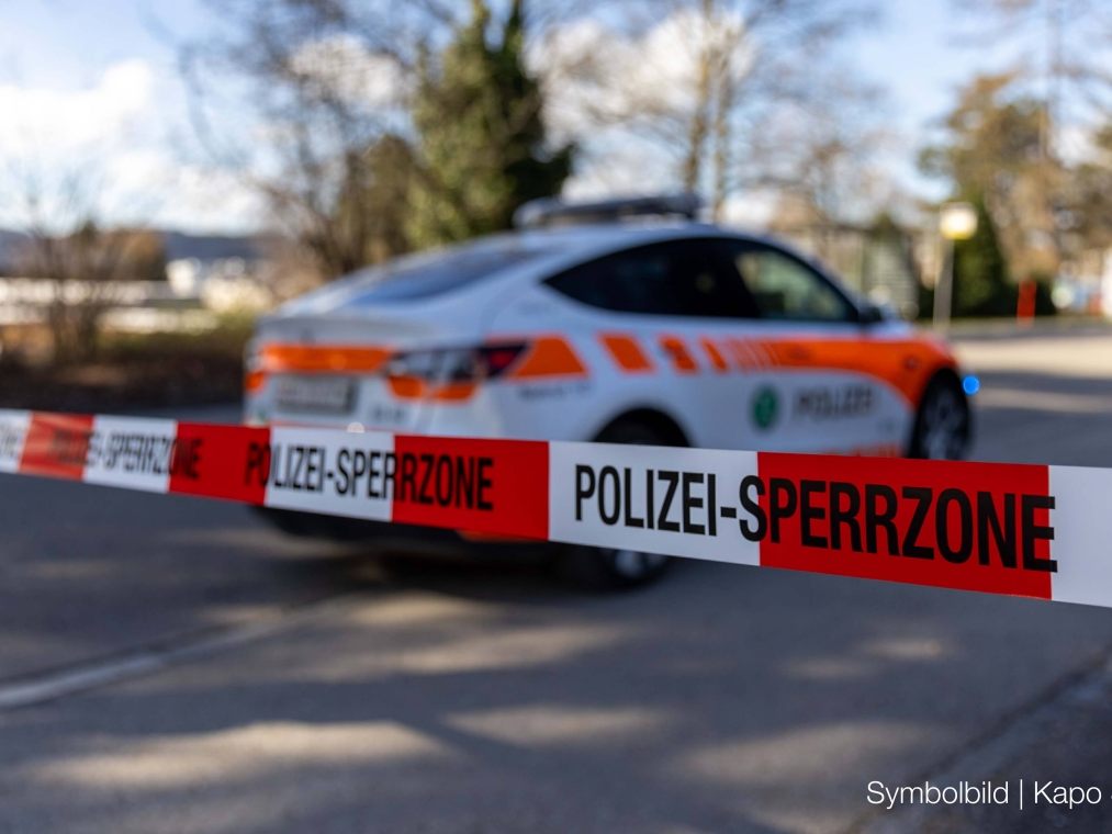 Frau tot im Wasser – Polizei hofft auf Hinweise von Passanten Frau tot im Wasser – Polizei hofft auf Hinweise von Passanten