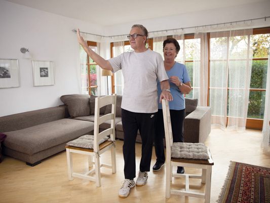 Gezielte Übungen für mehr Gleichgewicht und Sicherheit im Alltag.