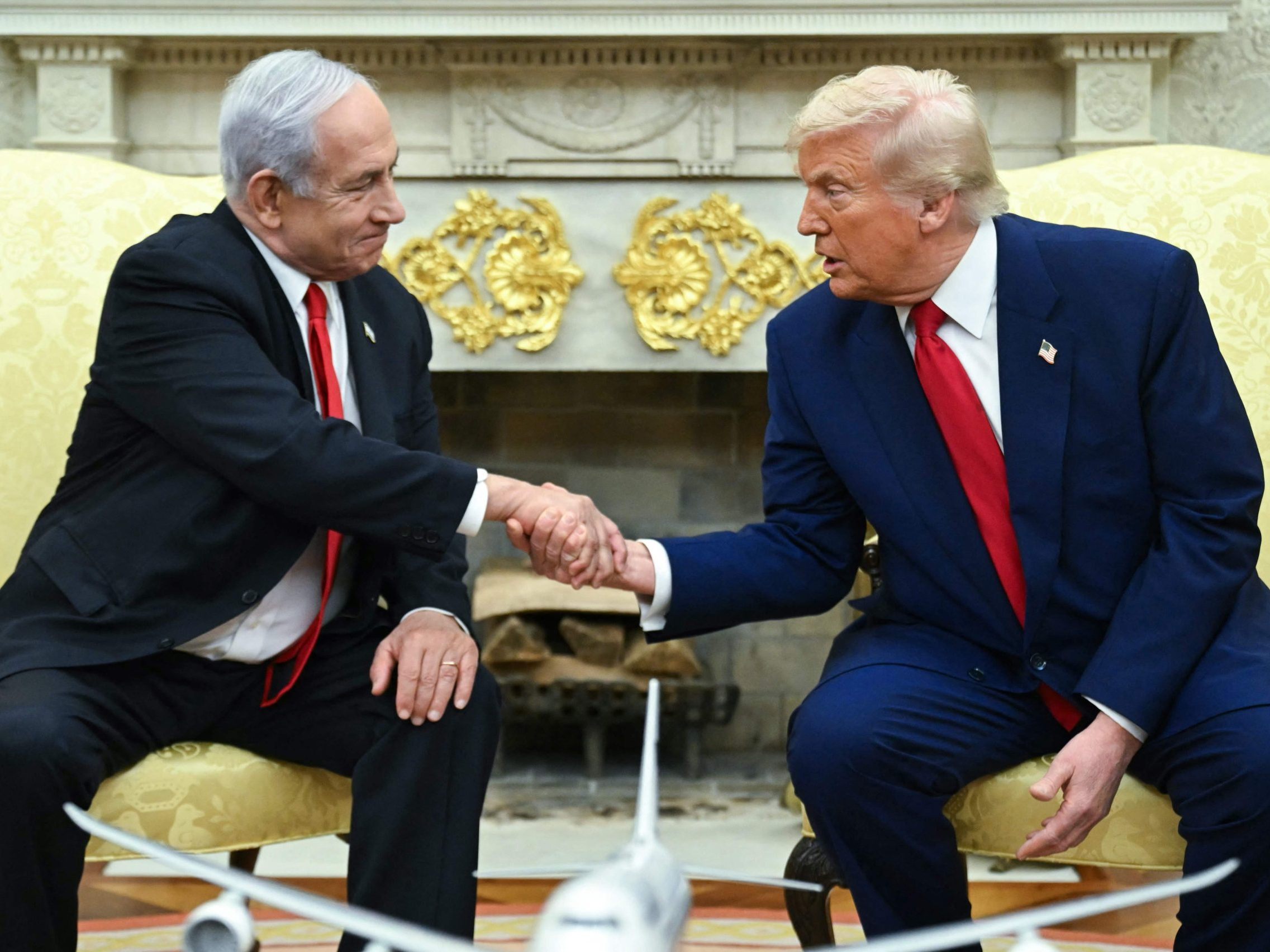 Trump (r.) und Netanyahu (l.) bei einem Treffen im Weißen Haus am 7. April 2025.