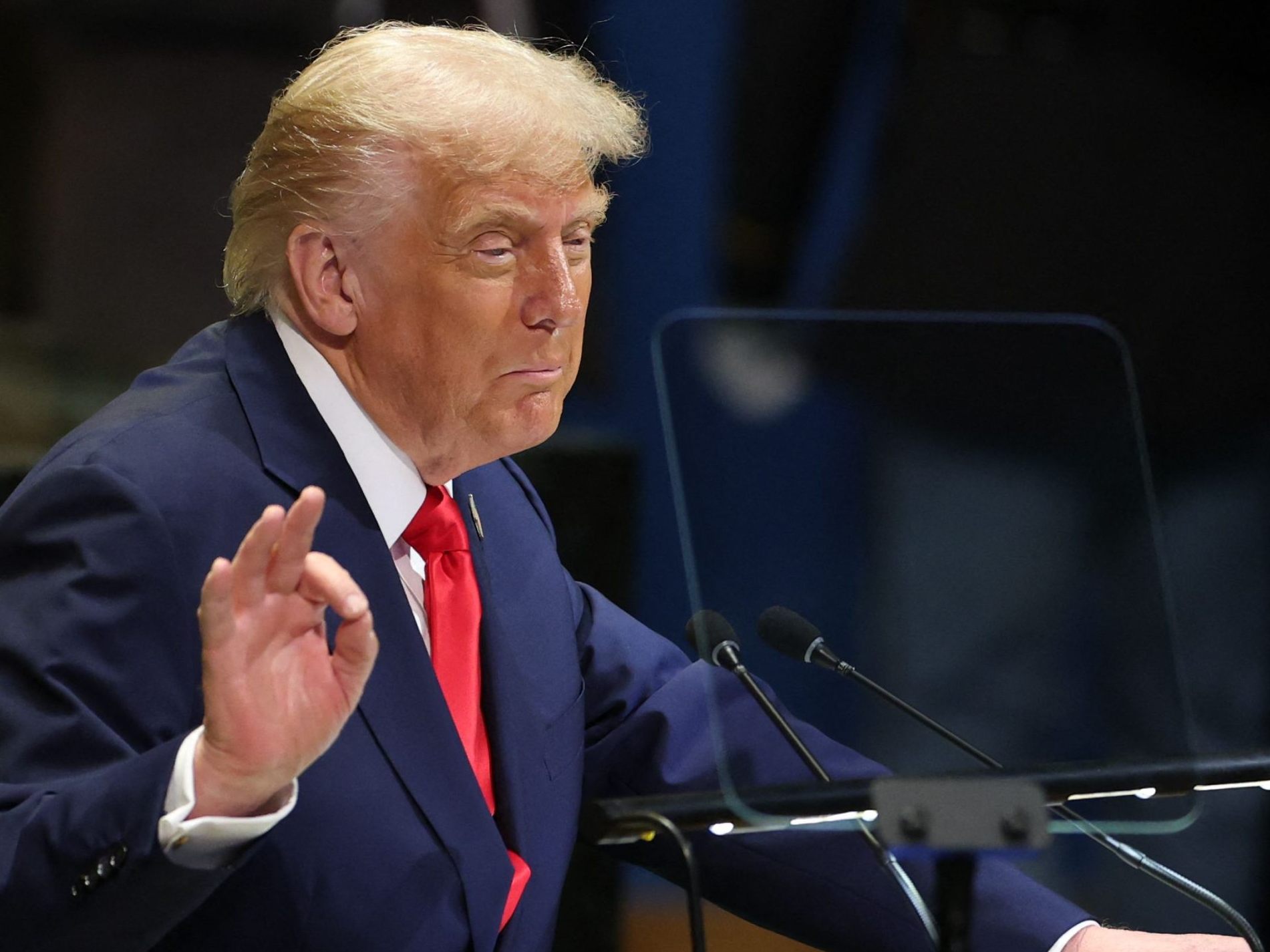 Trump: "Ich kann nur sagen, wer auch immer diesen Teleprompter bedient, steckt in großen Schwierigkeiten." Trump: "Ich kann nur sagen, wer auch immer diesen Teleprompter bedient, steckt in großen Schwierigkeiten."