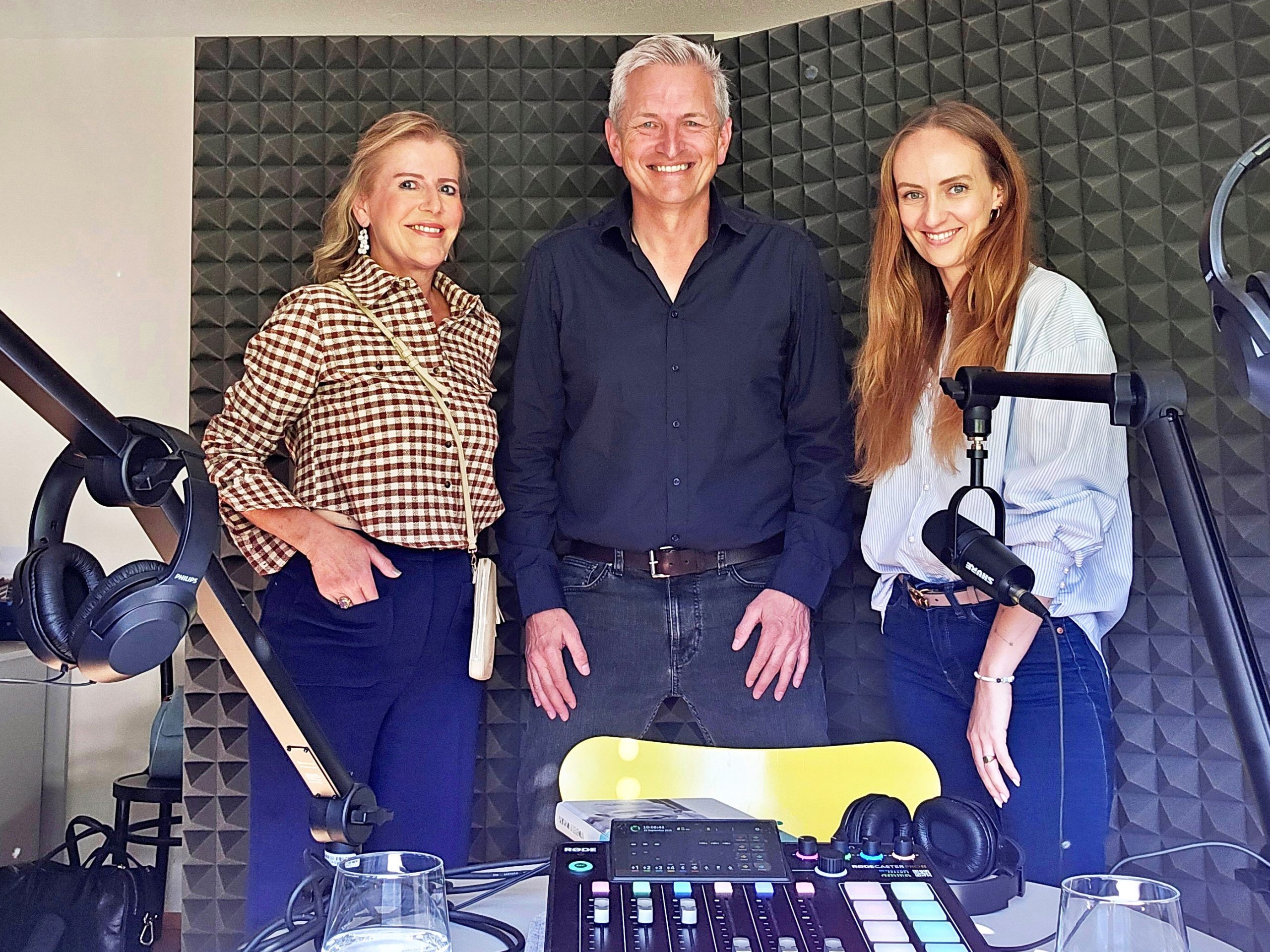 Christine Flatz-Posch und Tanja Schwärzler im Podcast-Gespräch mit „Mary Rose“-Gründer Stefan Grabher. Christine Flatz-Posch und Tanja Schwärzler im Podcast-Gespräch mit „Mary Rose“-Gründer Stefan Grabher.