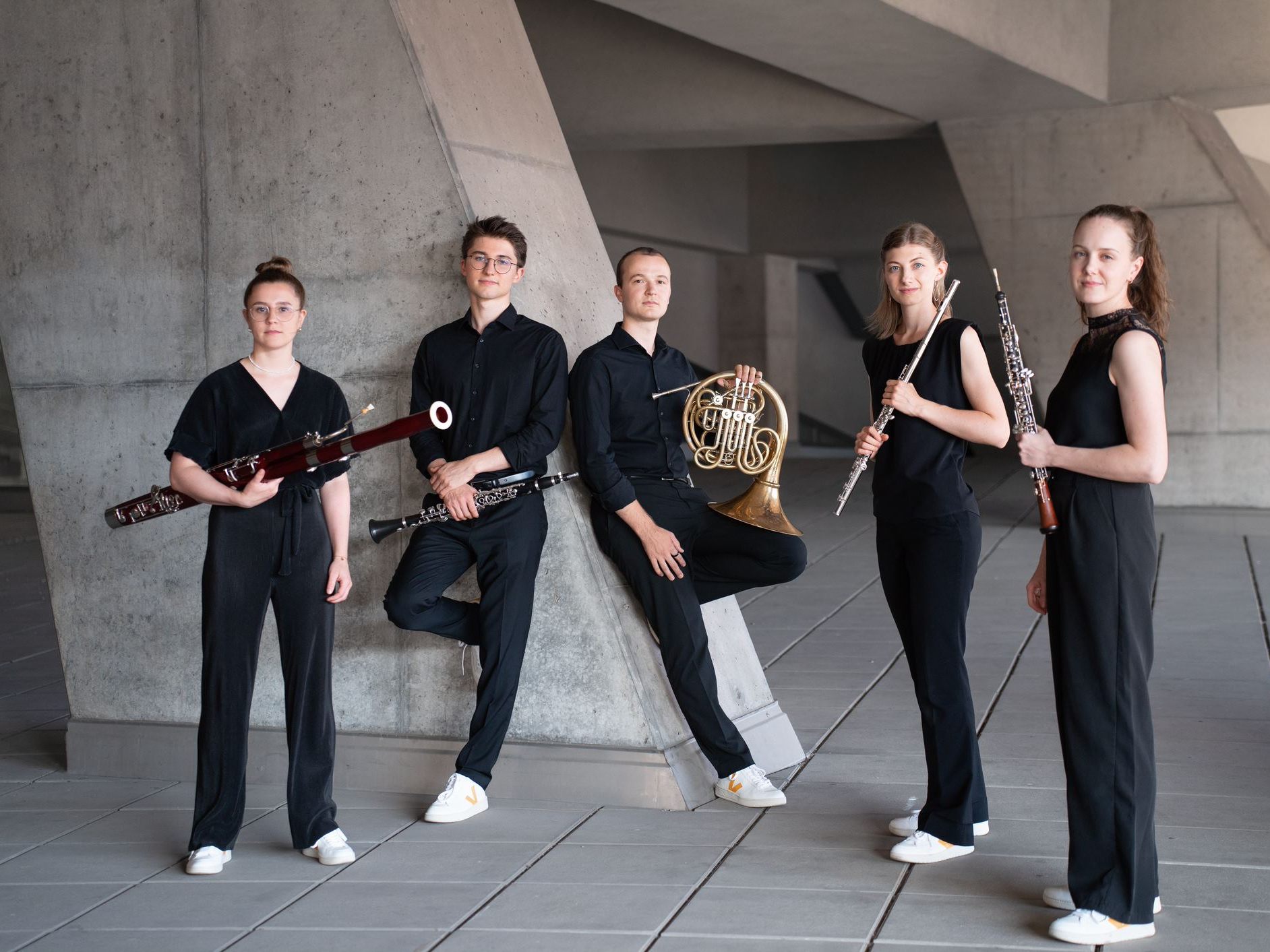 Unter dem Namen V.Töne musizieren fünf Ausnahmetalente aus Vorarlberg: Laura Moosbrugger (Flöte), Anna Eberle (Oboe), Paul Moosbrugger (Klarinette), Johanna Bilgeri (Fagott) und Hornist Anton Doppelbauer. Unter dem Namen V.Töne musizieren fünf Ausnahmetalente aus Vorarlberg: Laura Moosbrugger (Flöte), Anna Eberle (Oboe), Paul Moosbrugger (Klarinette), Johanna Bilgeri (Fagott) und Hornist Anton Doppelbauer.